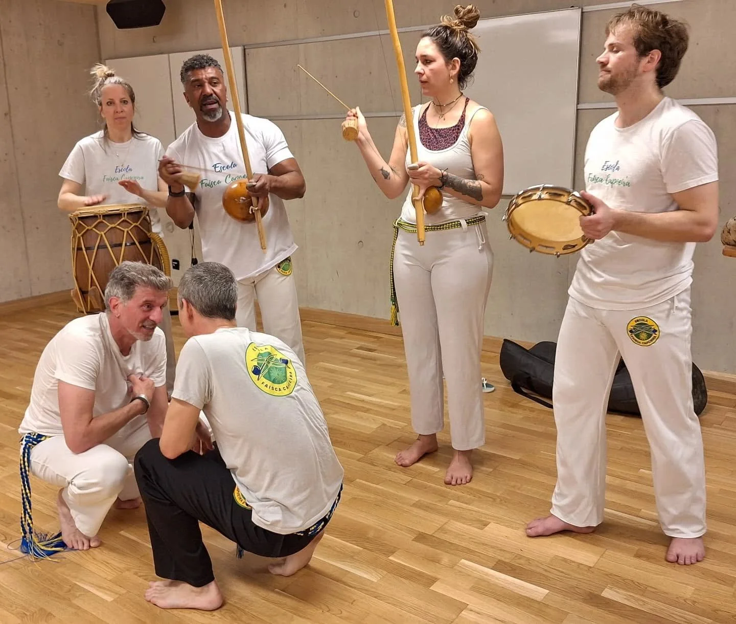 🇧🇷 Mais uma rodinha do treino 💫

#capoeiraz&uuml;rich #escolafa&iacute;scacapoeira #rodadecapoeira