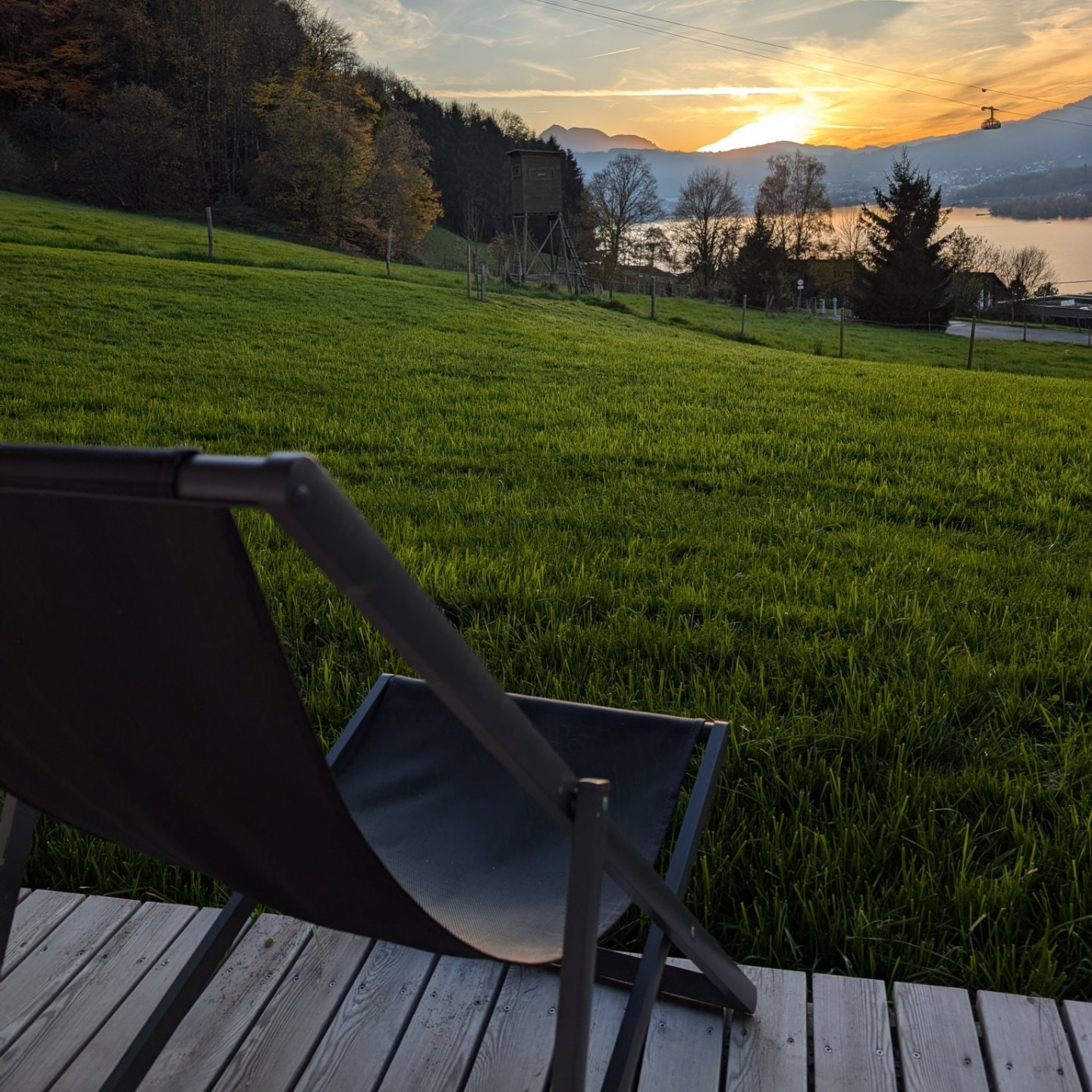 Am Nachmittag des 1. November lesend in der Sonne ☀️ sitzen. Life is good. #hausmoosberg #chill