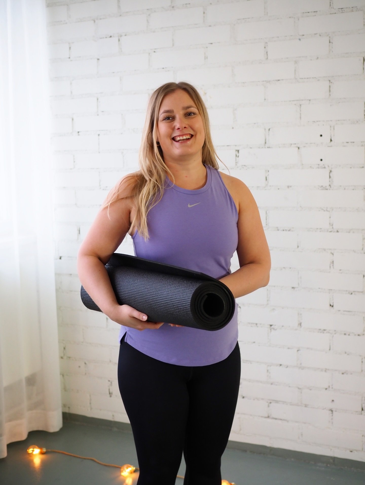 Hyv&auml;&auml; viikonloppua ihanat 💜 T&auml;ss&auml; muutama hermostoa helliv&auml; tekeminen viikonloppuusi:

✨Lempe&auml;&auml; liikett&auml; &amp; asanoita joogamatolla
✨Rauhallinen k&auml;vely luonnossa, keskittyen rauhass aistimaan ymp&auml;ri