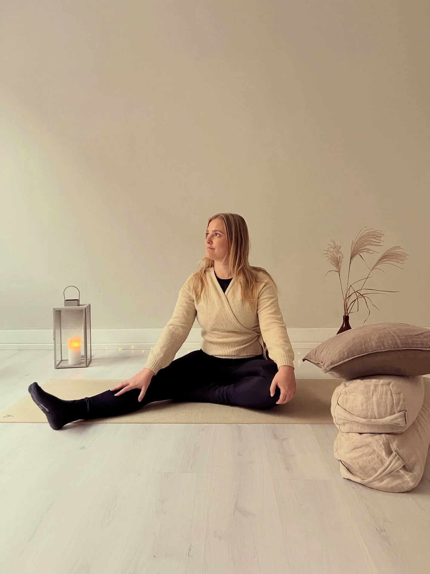 &rdquo;Ajattele, kuinka onnellinen olisit, jos juuri nyt menett&auml;isit kaiken mit&auml; sinulla on - JA sen j&auml;lkeen saisit sen kaiken takaisin.&rdquo; -Jean Shinoda Bolen ✨🙏🏻💛

#kiitollisuus #hyv&auml;el&auml;m&auml; #onnellisuus #hyvinvoi