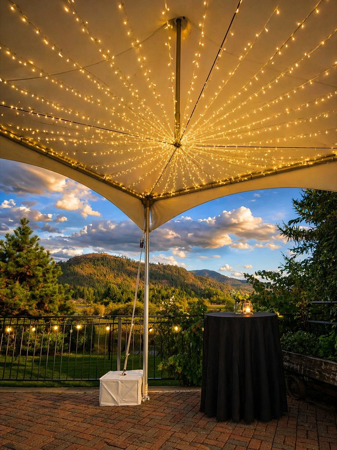 The Turtle House in Clark Fork, Idaho

10x10 marquee tent with fairy lights