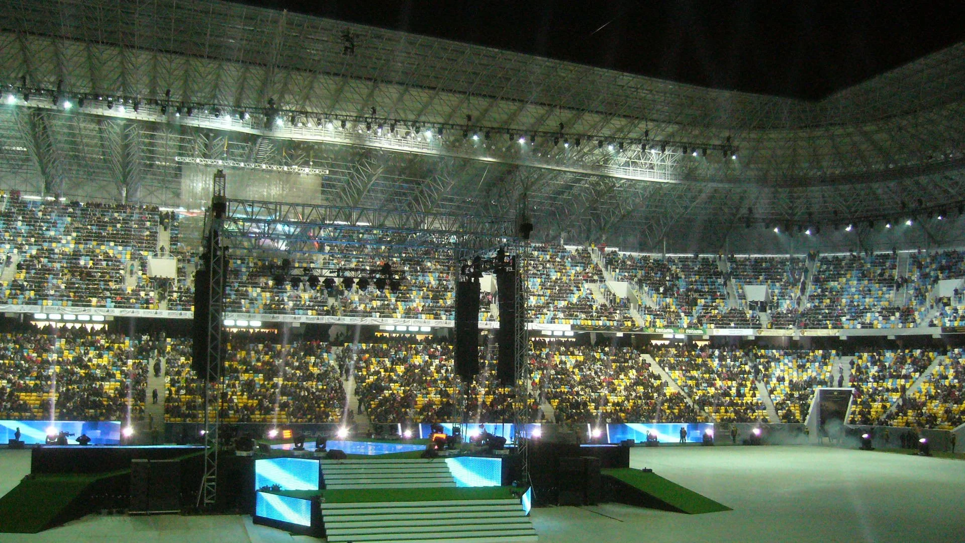 Diaporama: Live Opening of Lviv Arena