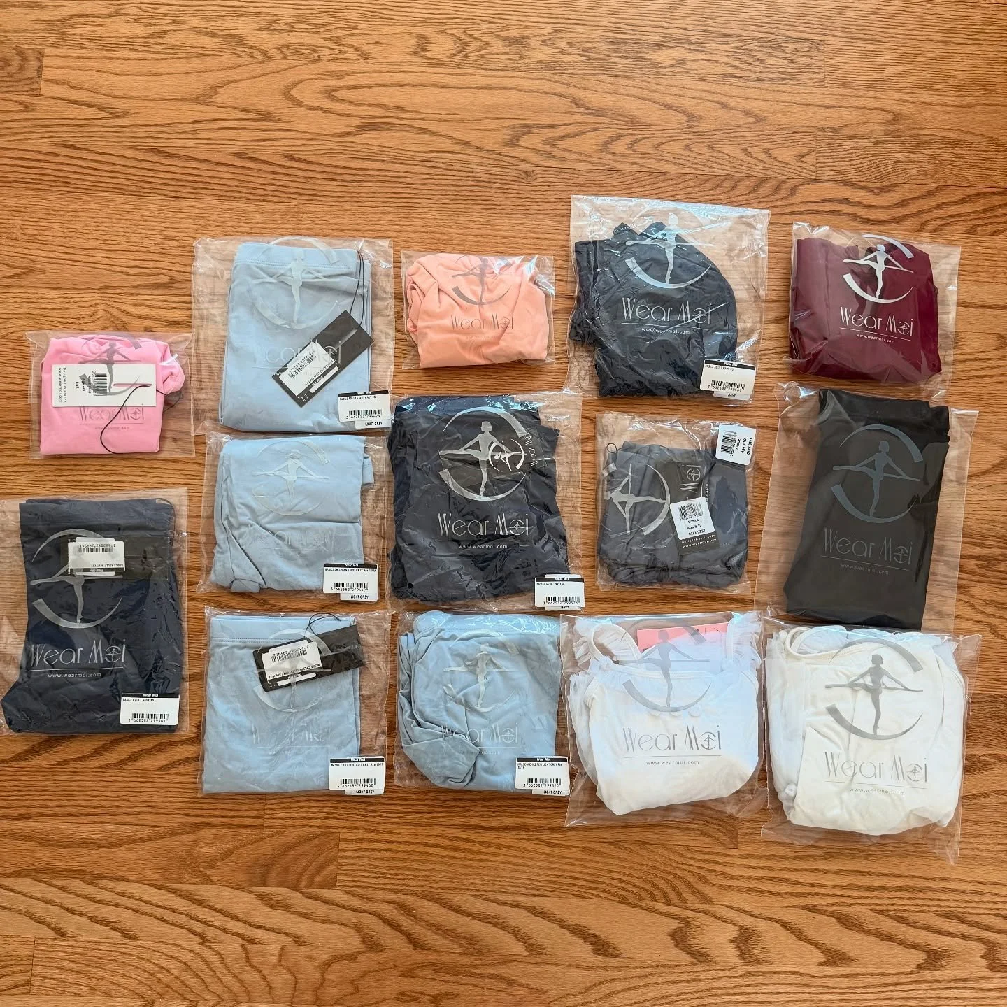 Feeling so grateful to @wearmoidancewear @wearmoichicagostore for their donation to Ballet Bridges! Thanks to their generosity, we&rsquo;re able to deliver high-quality dancewear to dancers around the world who need it most. Thank you for believing i