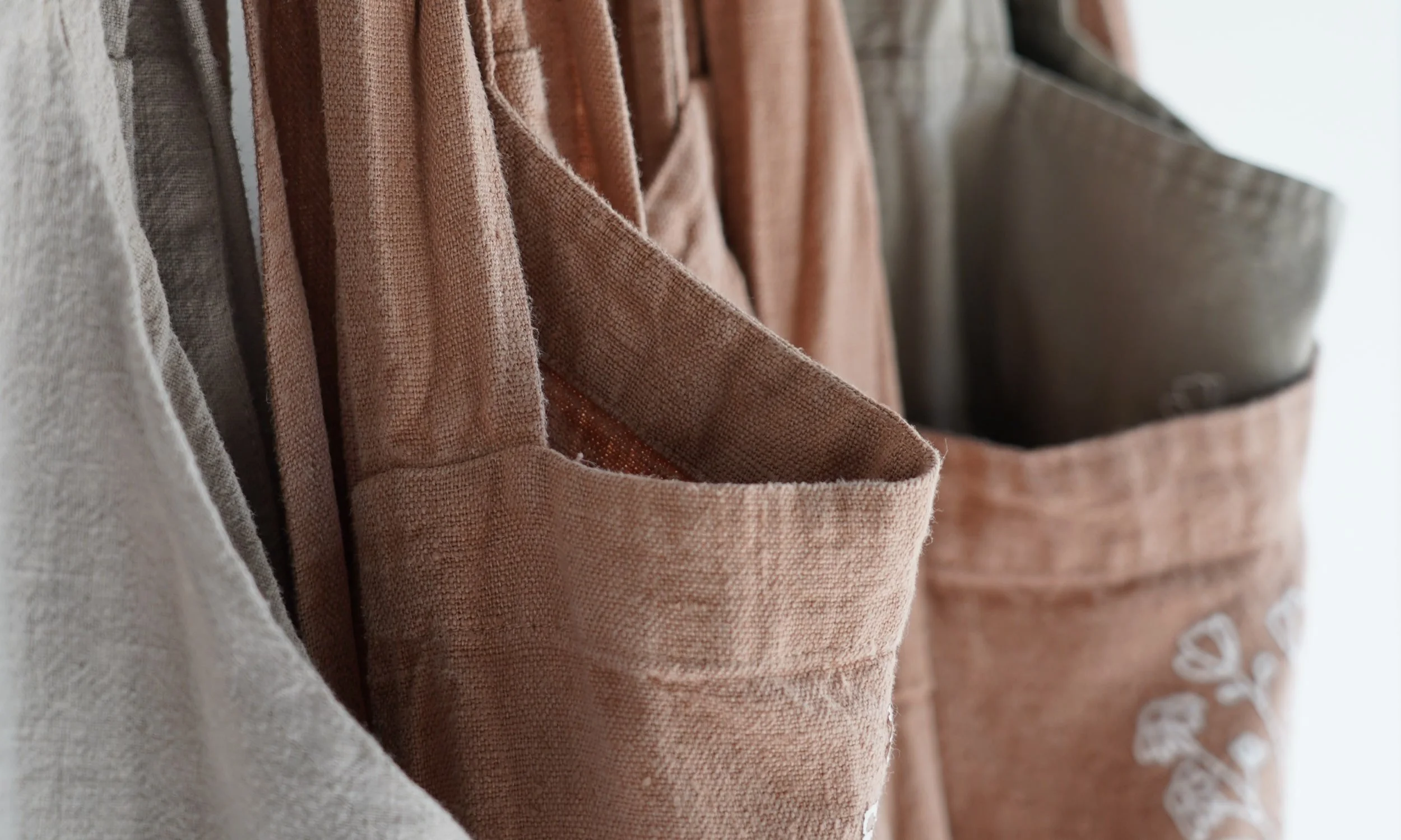 Porte-clés lune, étoile et pompon blanc et doré Girly | Maisons du Monde