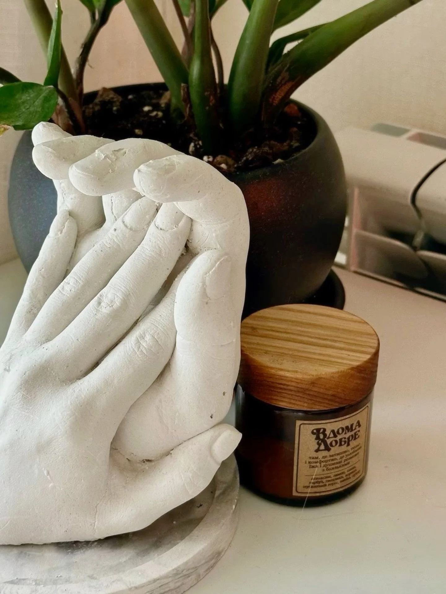 Slow down and create something lasting 🤍

Join us on Saturday, February 7th for our Hand Casting Workshop invites you to connect, create, and capture a moment in time. Perfect for couples, friends, or loved ones looking to share a meaningful experie