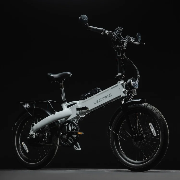 White Lectric XP Lite 2.0 equipped with a rear rack