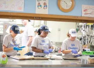 Give Back This Season: Where to Volunteer in Minnesota