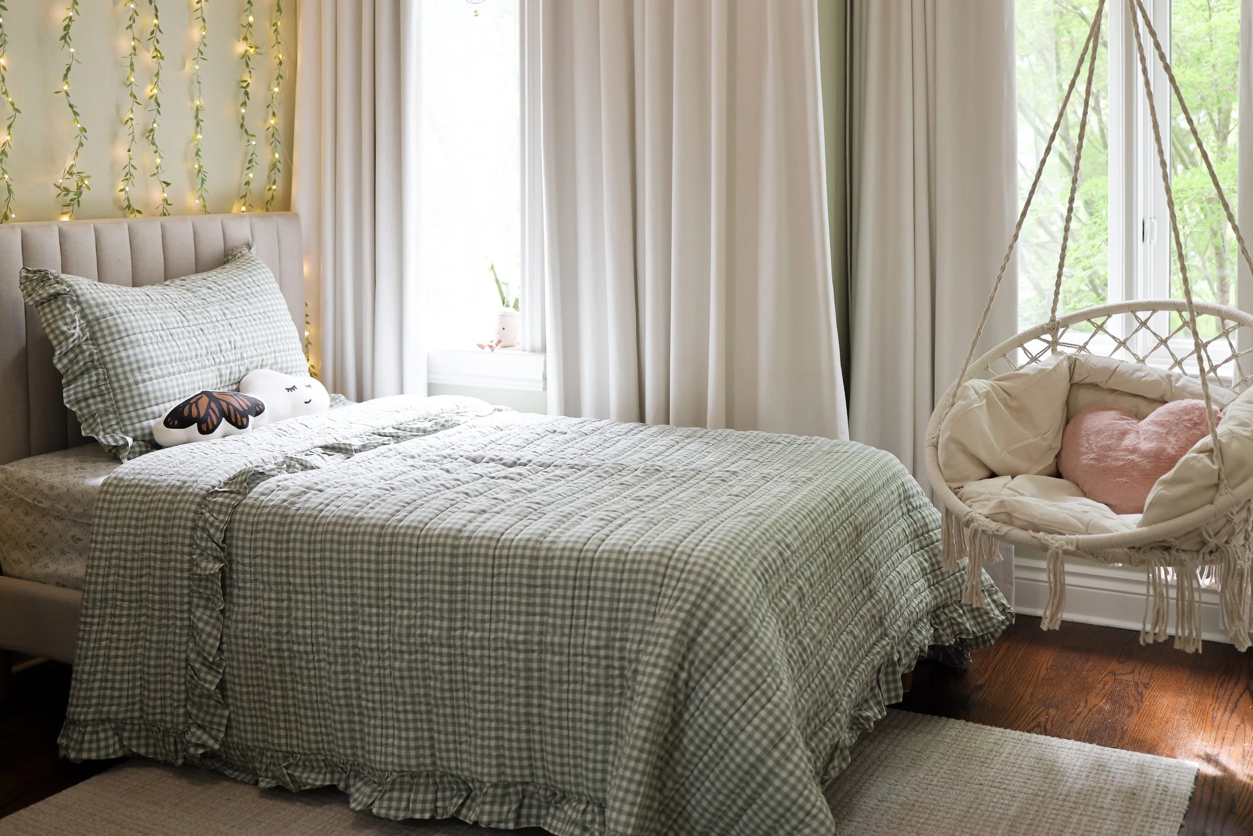 Tween Room | Booked & Busy