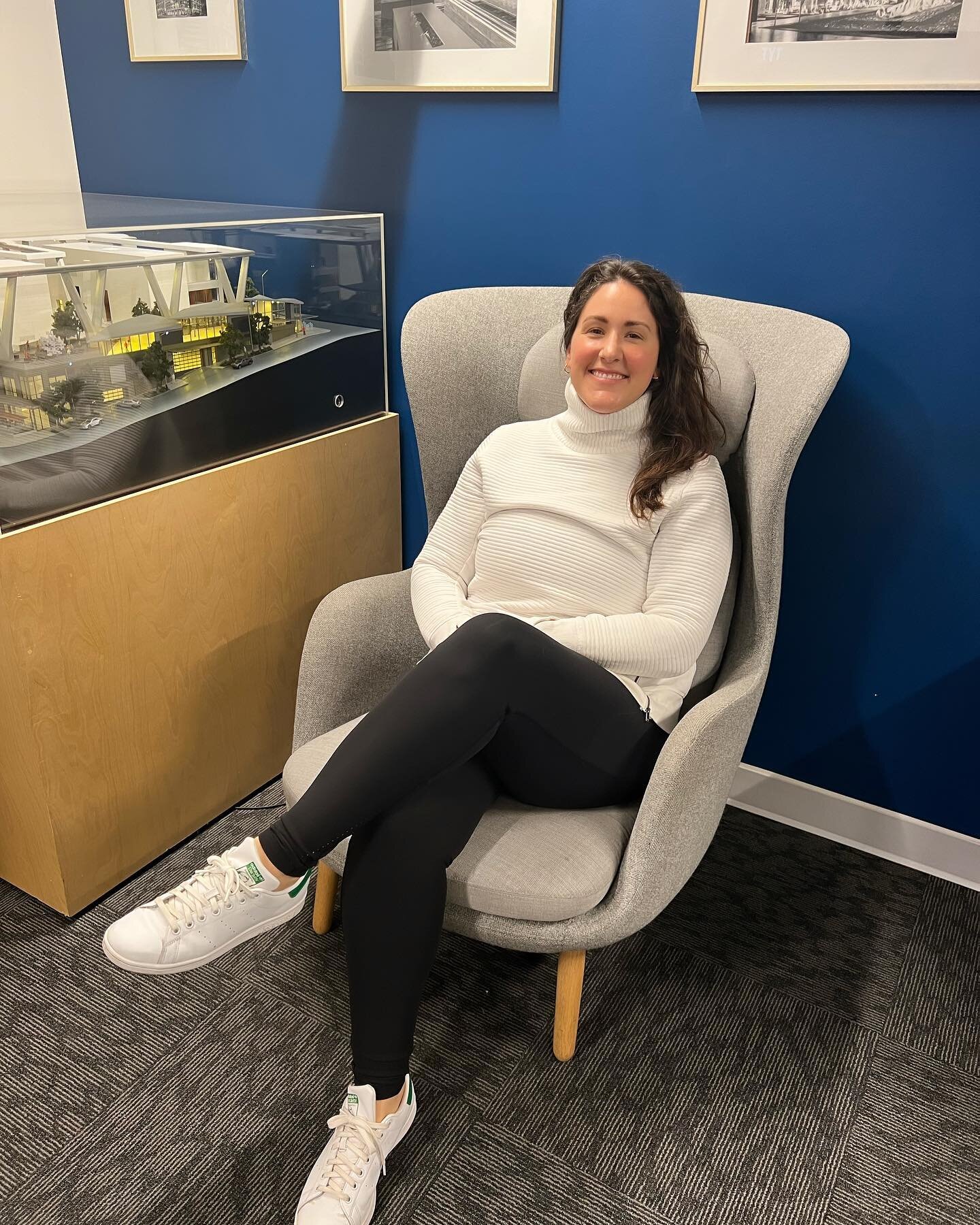 Relaxing in a lovely The Ro&trade; lounge that I spotted @2andu in Seattle! My very own Ro sample arrives in a couple weeks - who wants to take it for a spin?

Designed by @jaimehayon for @fritzhansen and aptly named after the Danish word for &lsquo;