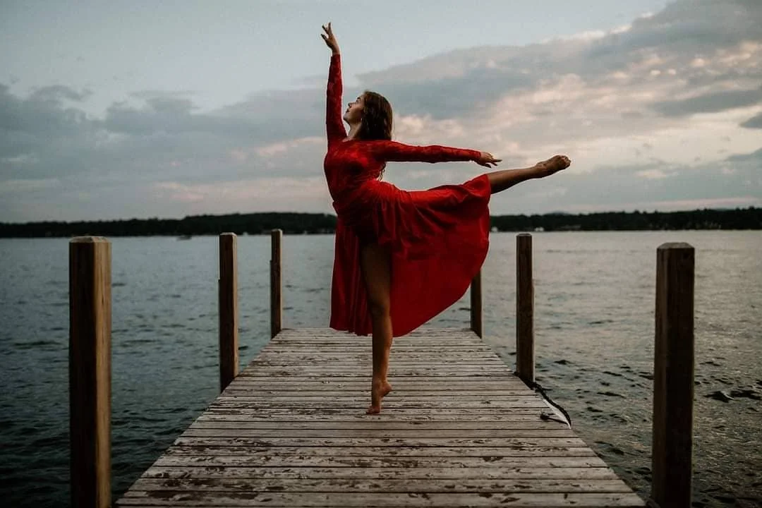 Paige has been dancing since the age of 2, so her senior portraits had to show that off.

#seniorportraits #balletdancer #seniorphotographer #classof2021