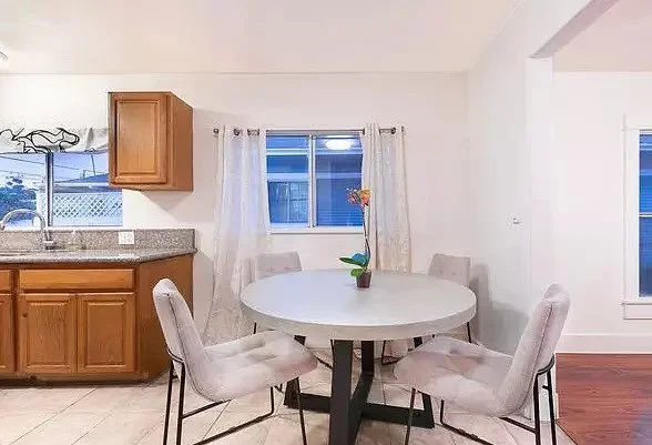 Modern sober living housing and amenities for men in Los Angeles