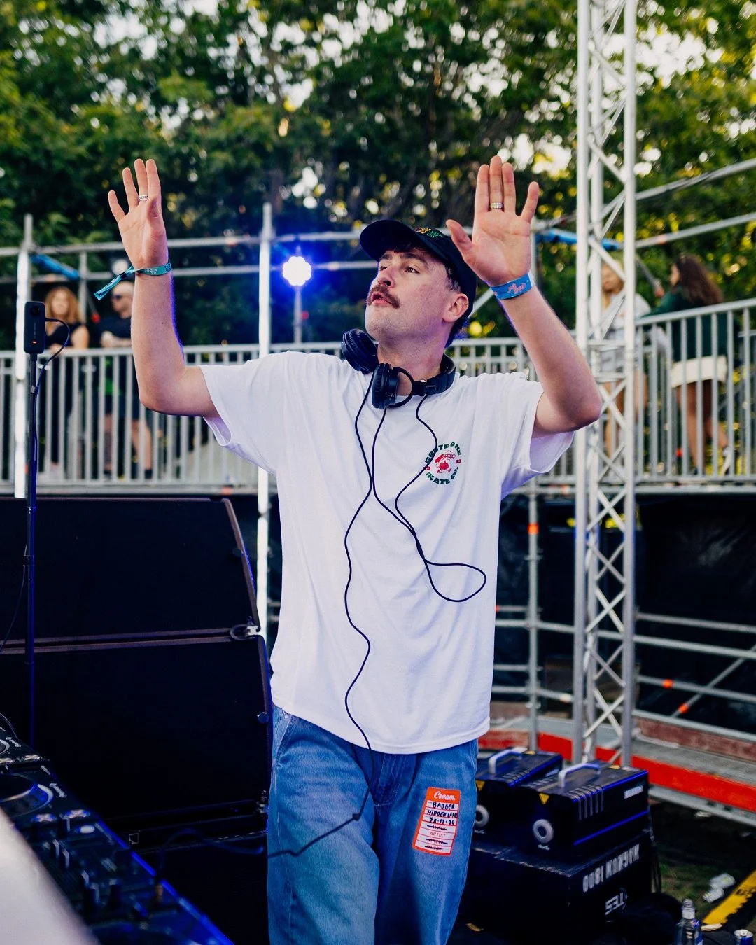 Hands do be in the air at all times 🙋&zwj;♀️