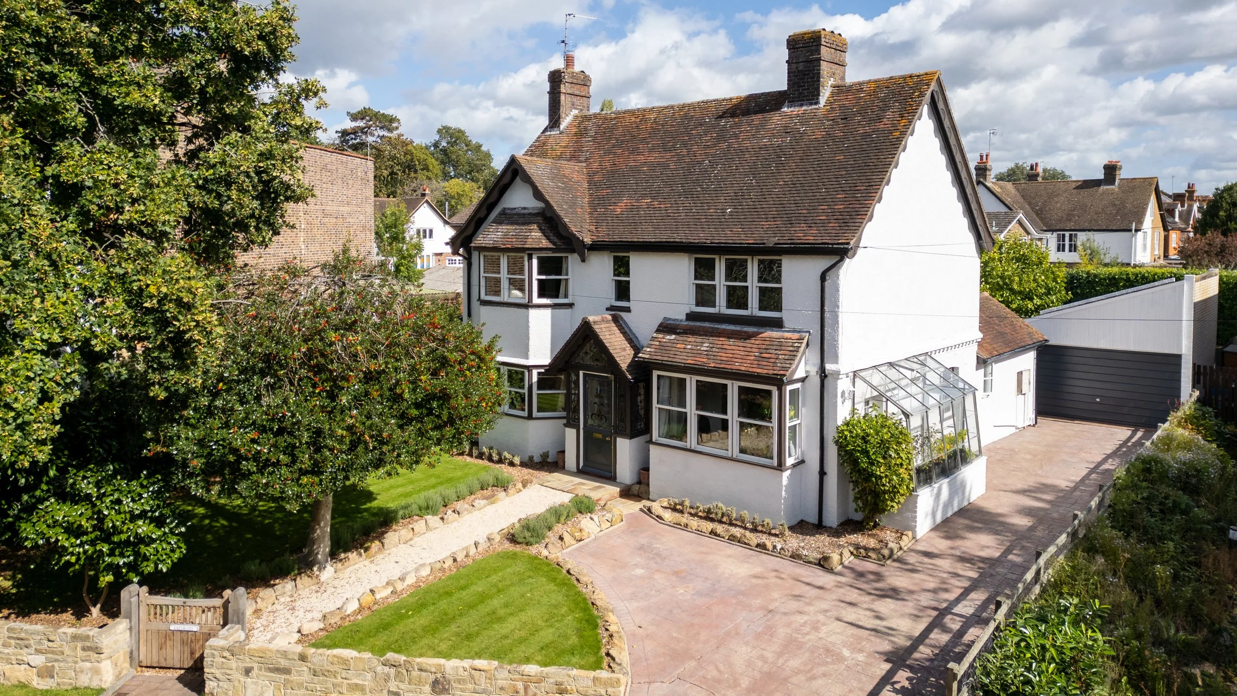 Edenbridge | £900k-£925k