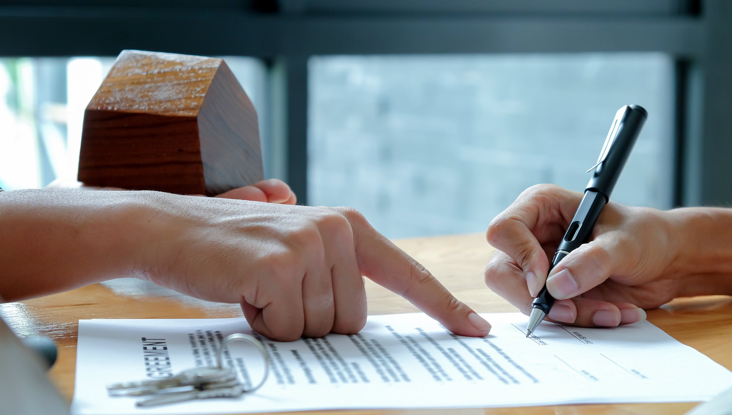 the-house-broker-pointed-to-the-hand-documents-tha-2021-08-27-15-52-19-utc.jpg