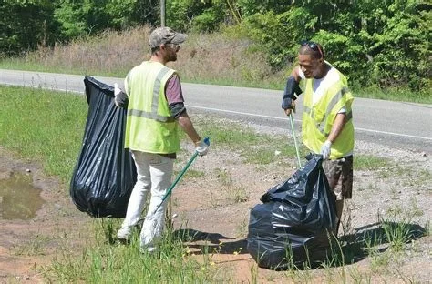 trash pick up workers3.jpg