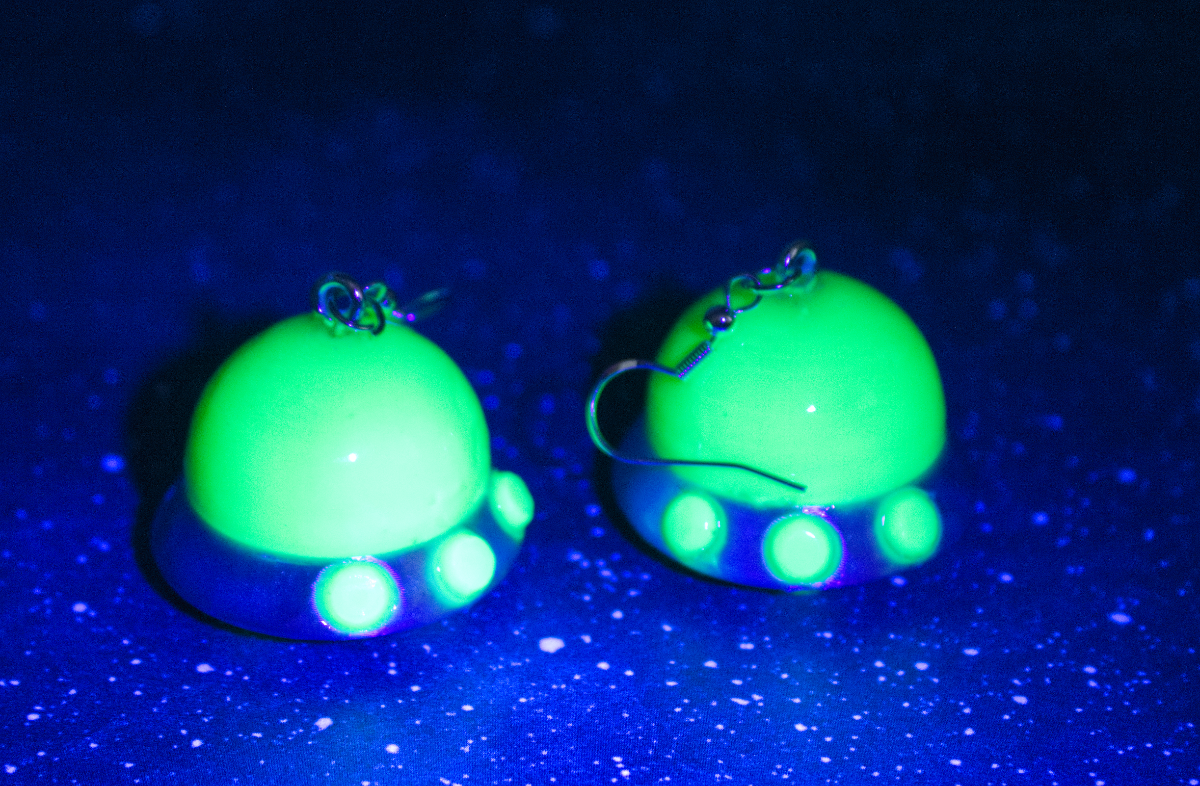 ufo earrings 2.png