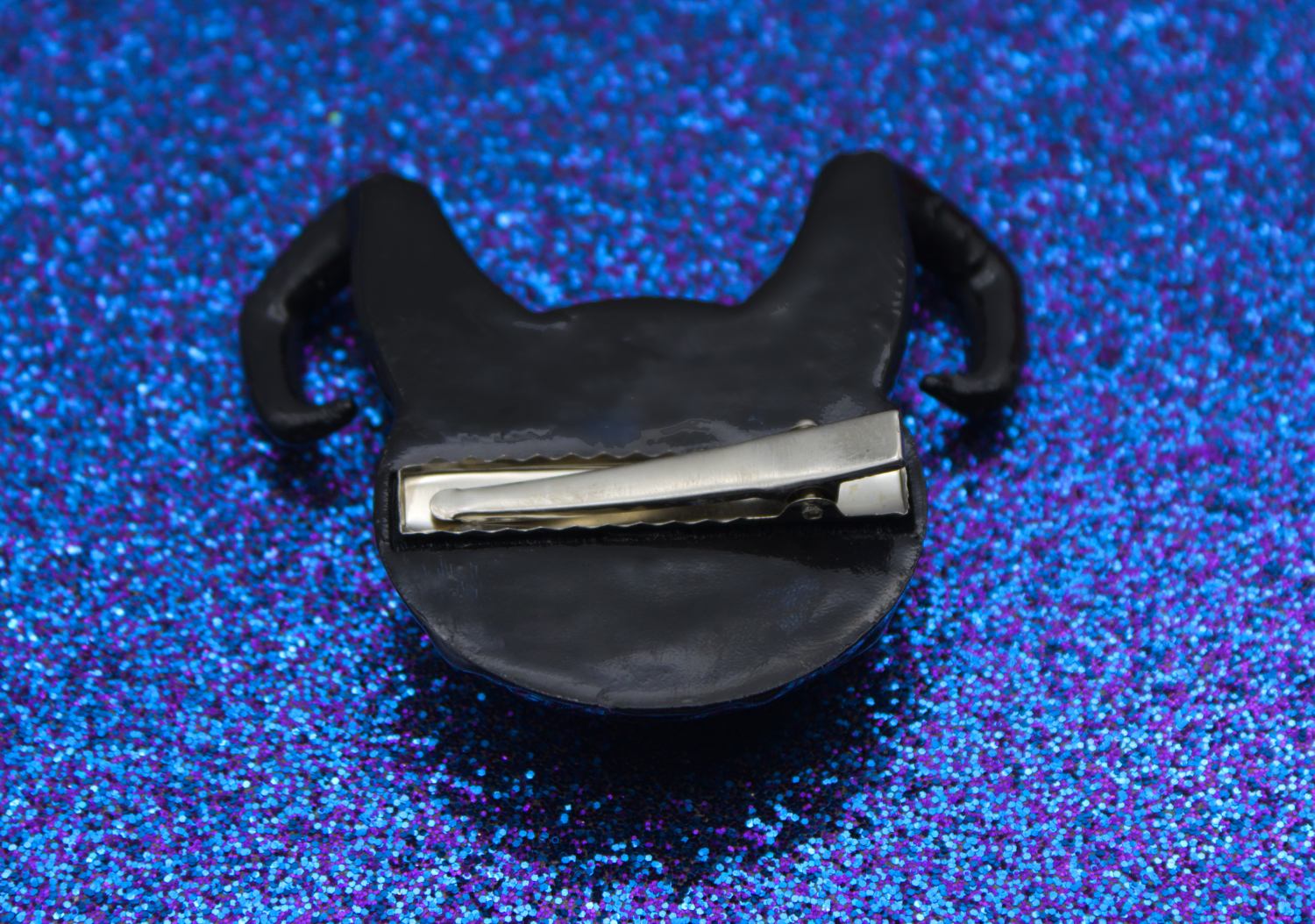 heartless hair clip back.png