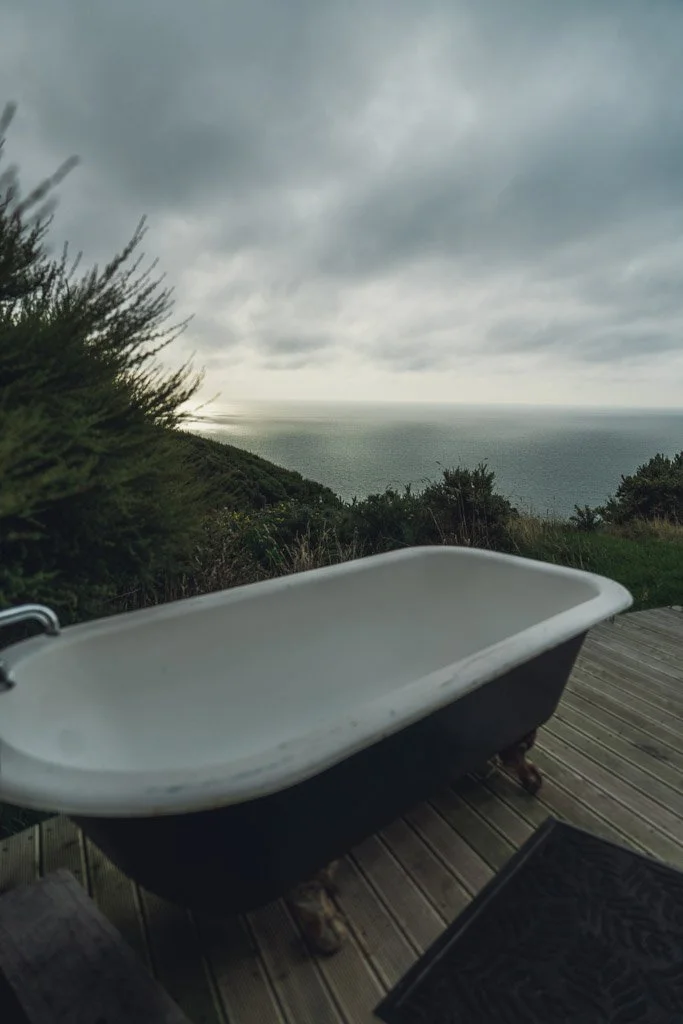An outdoor bathtub on the escarpment on the coast near Wellington