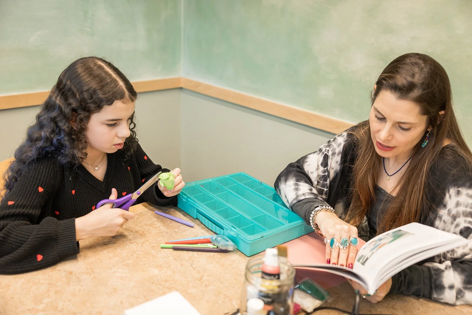 Pearl Coaching session with Elise. Elise works withe student on Pearl Journal to explore emotions, identity and goals.