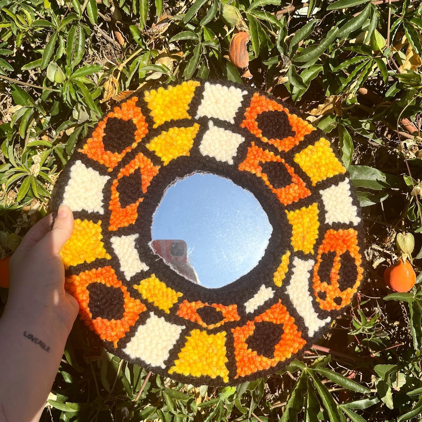 Back from the dead with belated photos of my little snake mirror. Avail for purchase (dm me) 🐍

#punchneedle #storytellerwool #punchmirror #fiberart #snakeart #punchneedlerughooking #punchneedleart #oxfordpunchneedle