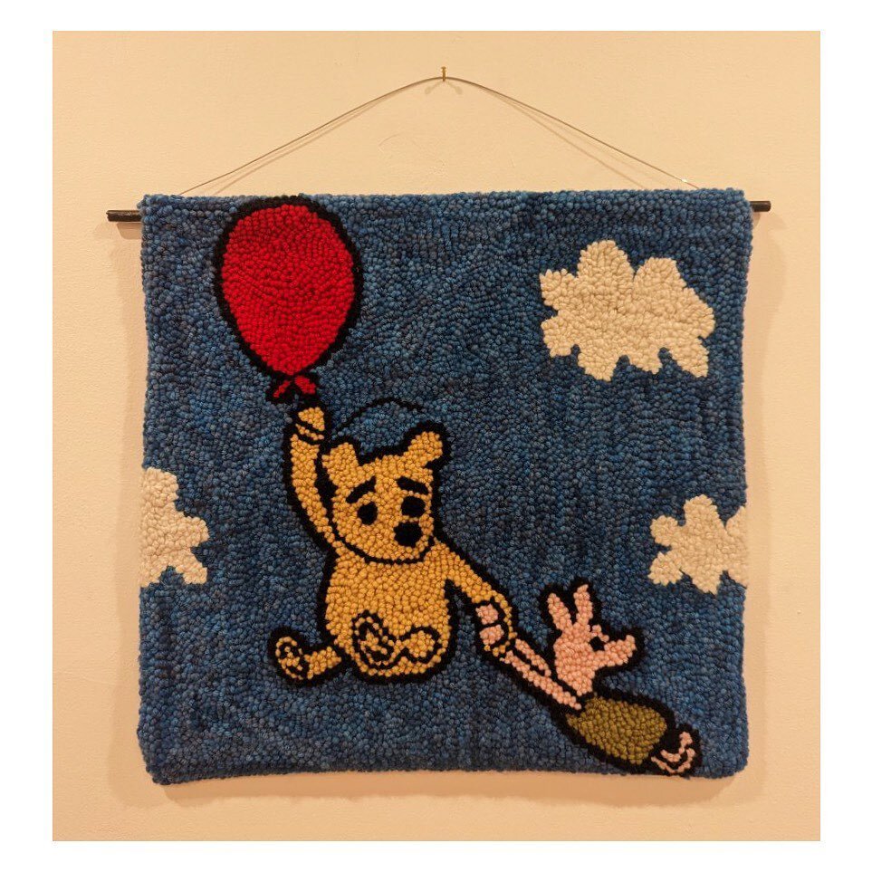 Winnie for a friend&rsquo;s nursery! Swipe to see a couple behind the scenes photos 🎈

#punchneedle #punchneedlerughooking #nursery #winniethepooh #oxfordpunchneedle #storytellerwool #textileartwork