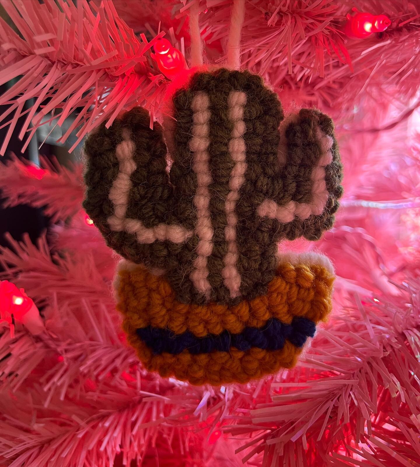 For the holiday season, I&rsquo;ll be highlighting some of the handmade ornaments I&rsquo;ve created. First up, cactus friend. 

#yarn #ornaments #punchneedle #punchneedlerughooking #diy #cactus #christmas #storytellerwool #oxfordpunchneedle
