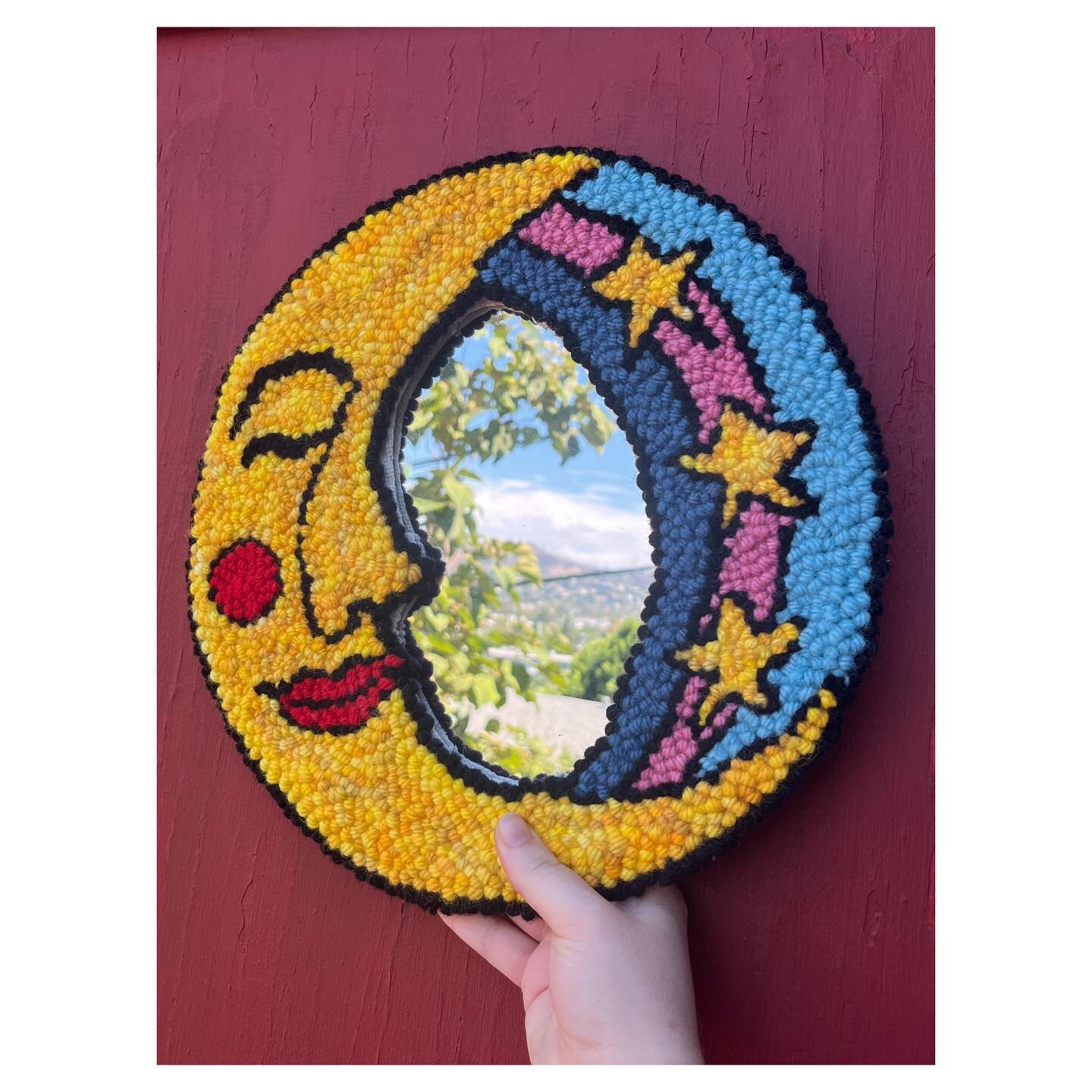 I made this lovely little moon mirror, inspired by vintage folk mirrors. This one already sold but happy to make more ❤️

#oxfordpunchneedle #yarn #folkart #punchneedle #punchrughooking #moonart #fiberart