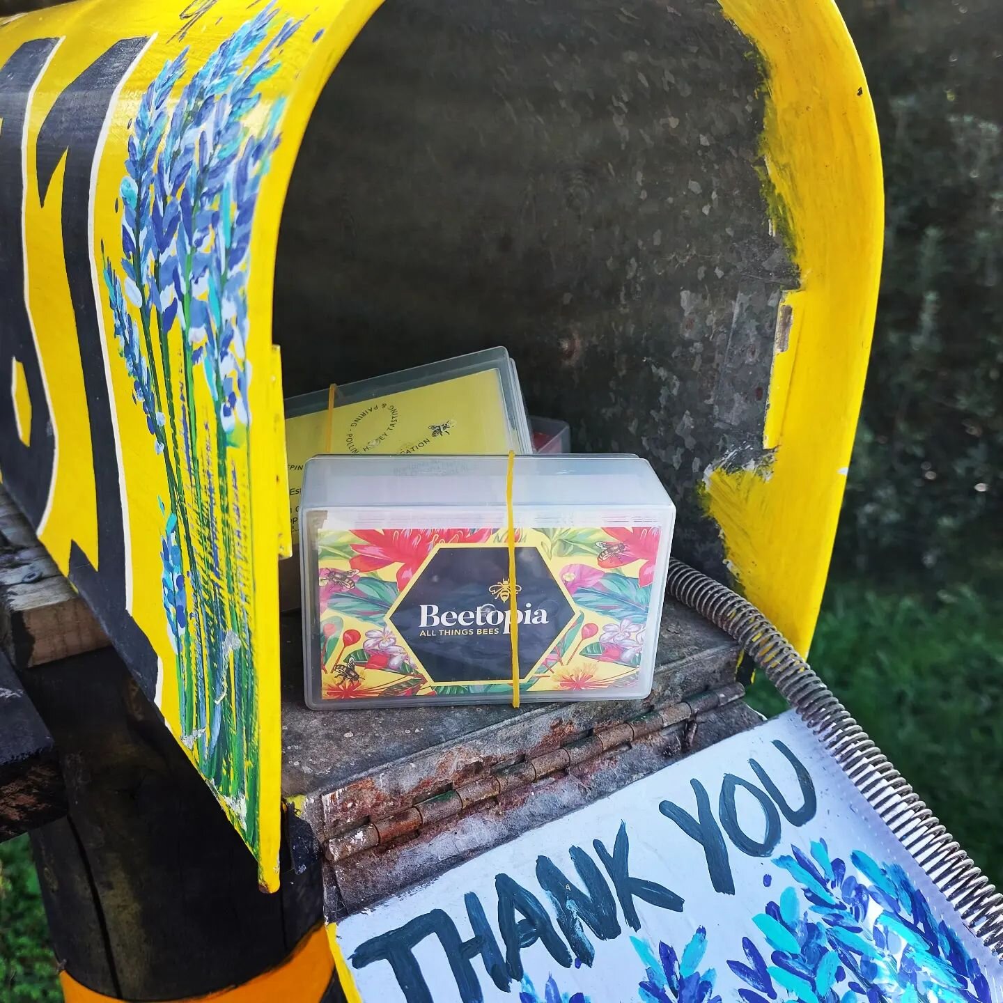 special delivery for @beetopia_nz_ltd we love this place and these people 🐝 support local.
.
#nzhoney #nzbeekeeping #nzdesign #signsofnz #matakana #auckland #warkworth #warkworthbusiness #businesscards