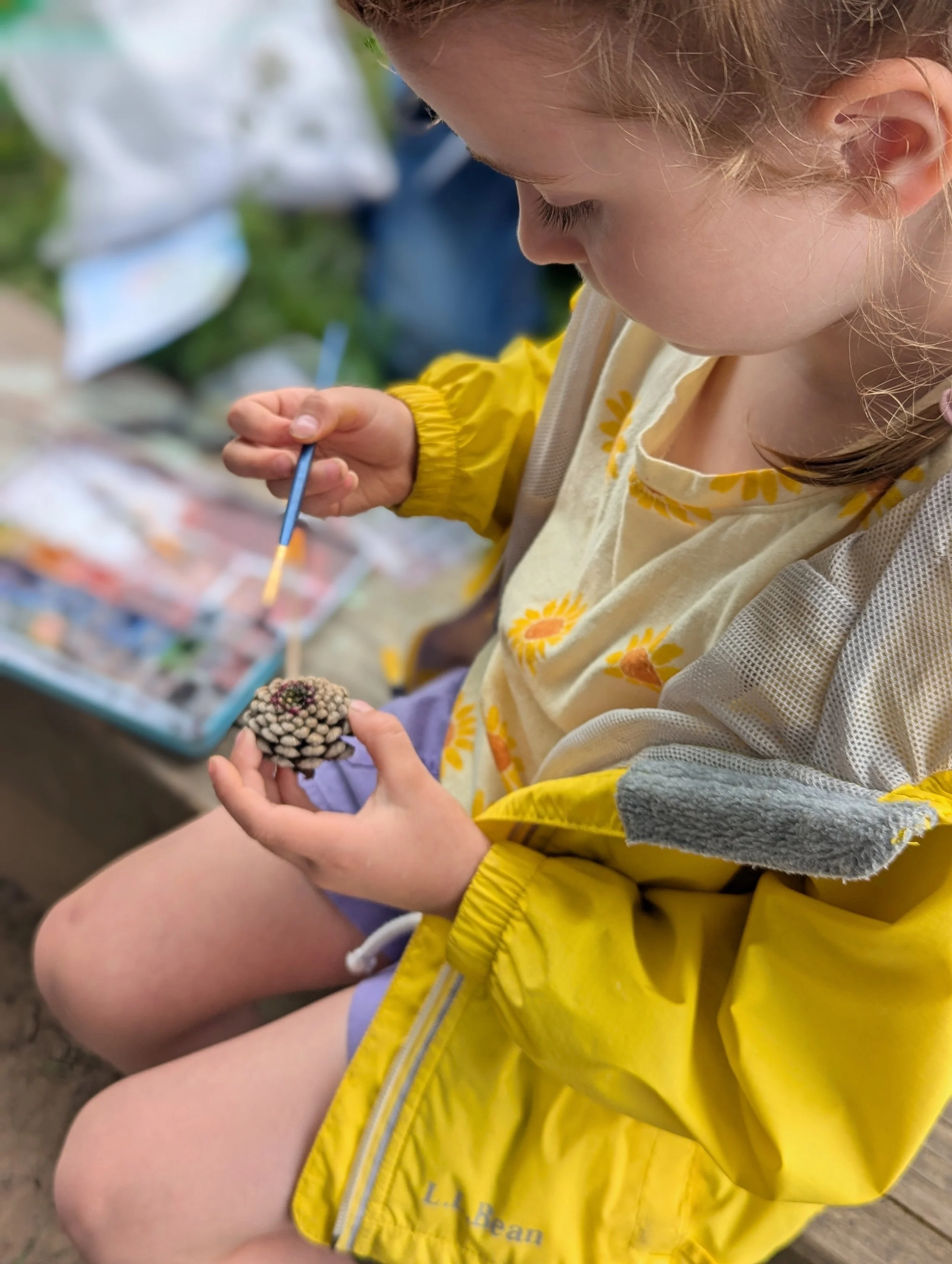 Kids painting pinecones during Wonderers after-school in Prospect Park