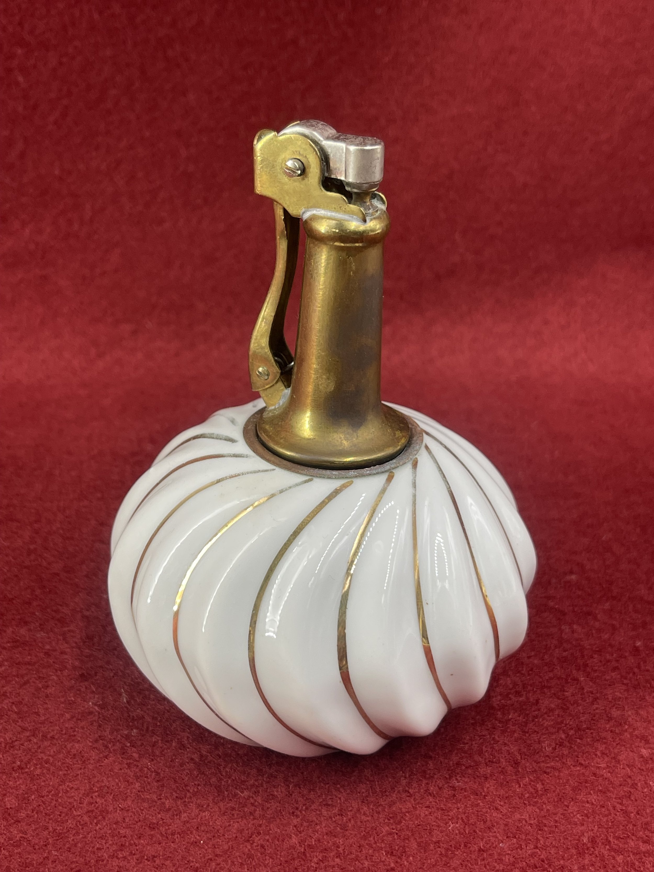 Fina China Table Lighter