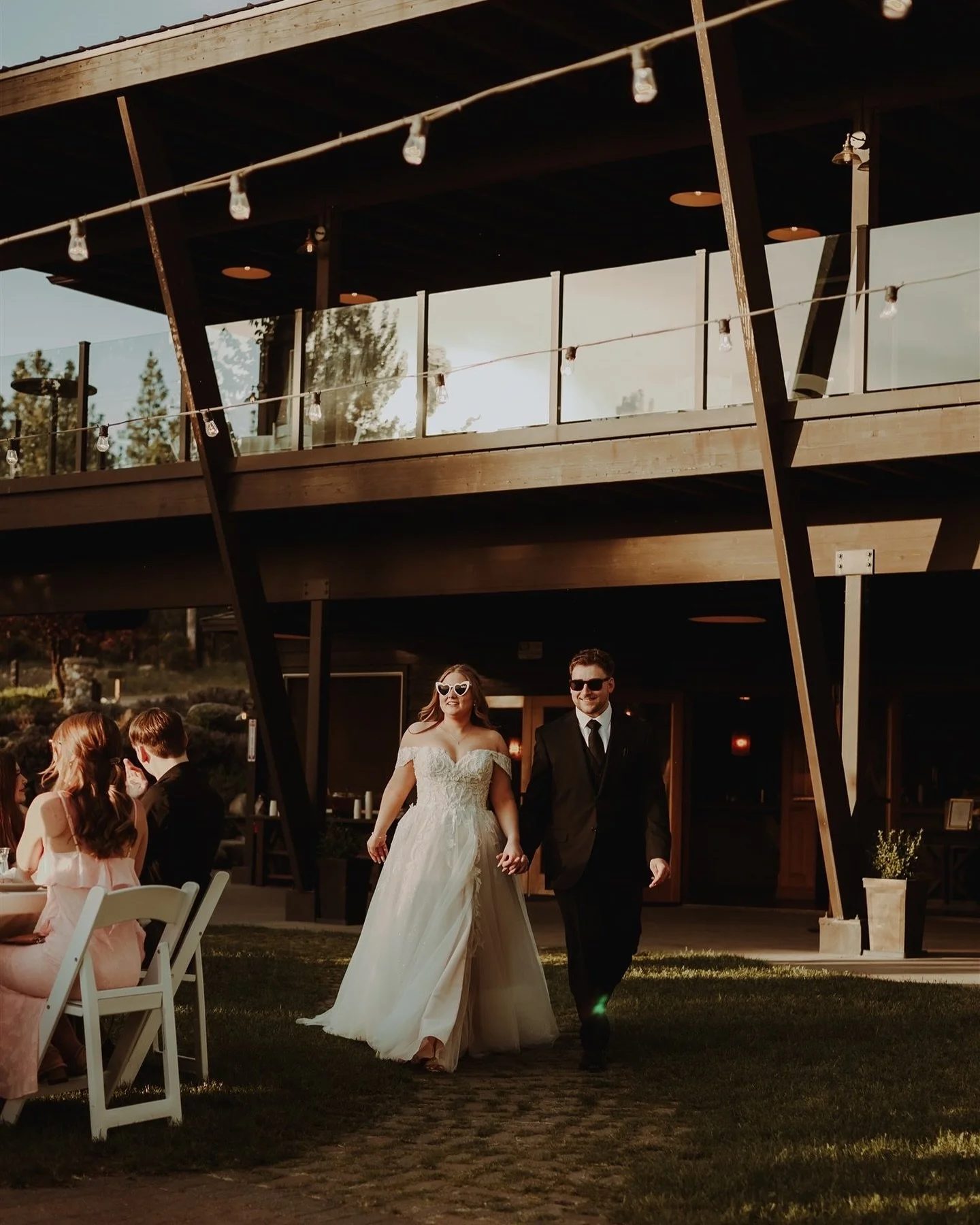 The grand re entrance is always so fun I love watching everyone hype up the new couple and the genuine smiles that they get is just unbeatable 🥹🫶 

#spokane #spokaneweddingphotographer #spokaneweddings #beaconhill #spokanedoesntsuck #spokanewashing