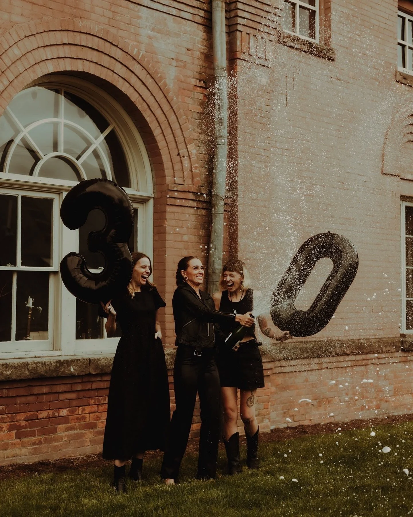 DIRTY 30 BABYYYY 🖤 😈 ⚰️

These 3 beautiful besties all turned 30 this month and decided to celebrate with a #RIP20s session 

Seriously succcch a fun session! The vibes they served up for this session were pure 🔥 

Really wish I could have gone ou