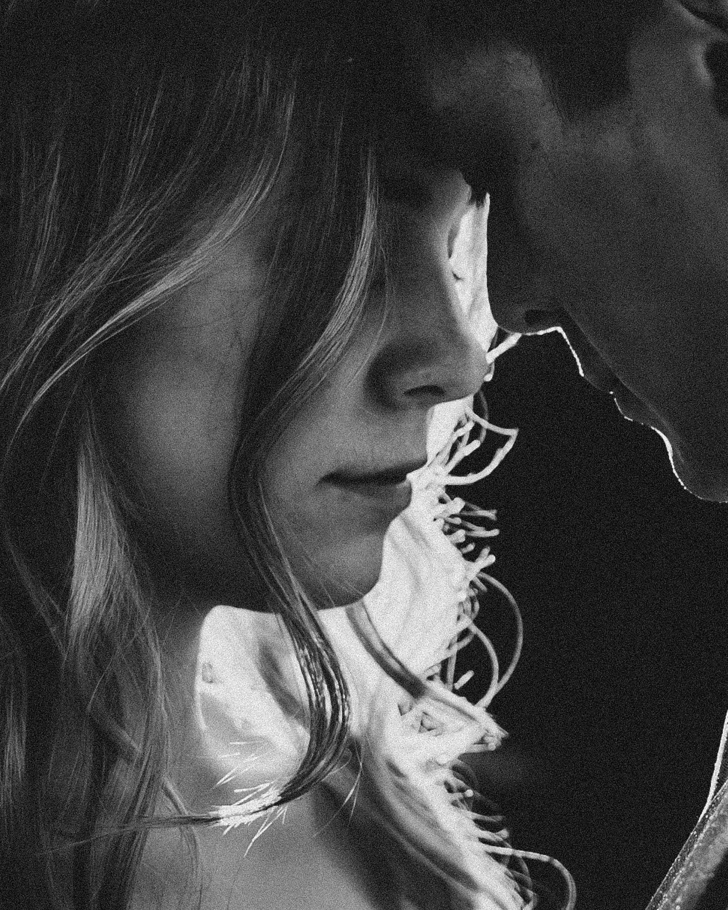 Breaking up the timeline with a little black &amp; white 🖤 🕊️ 

I don&rsquo;t usually share many black &amp; whites on my pages/websites - but they&rsquo;re always included in the galleries! I love to throw in fun edits with vintage vibes 🍒

#spok