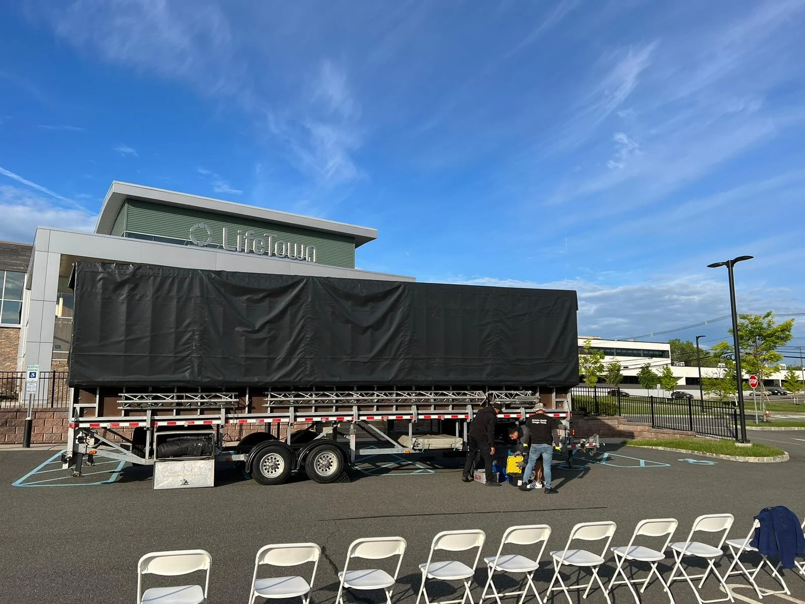 It's Showtime! Wow, what a beautifiul day Thank Gd! &quot;We can rely on Rashbi...&quot; - Talmud.  Please note that there are only a few seated tickets left. Can't wait!!! wwww.soundslikeunity.com Link in Bio

Headline sponsor:  @atlantichealth 
Par