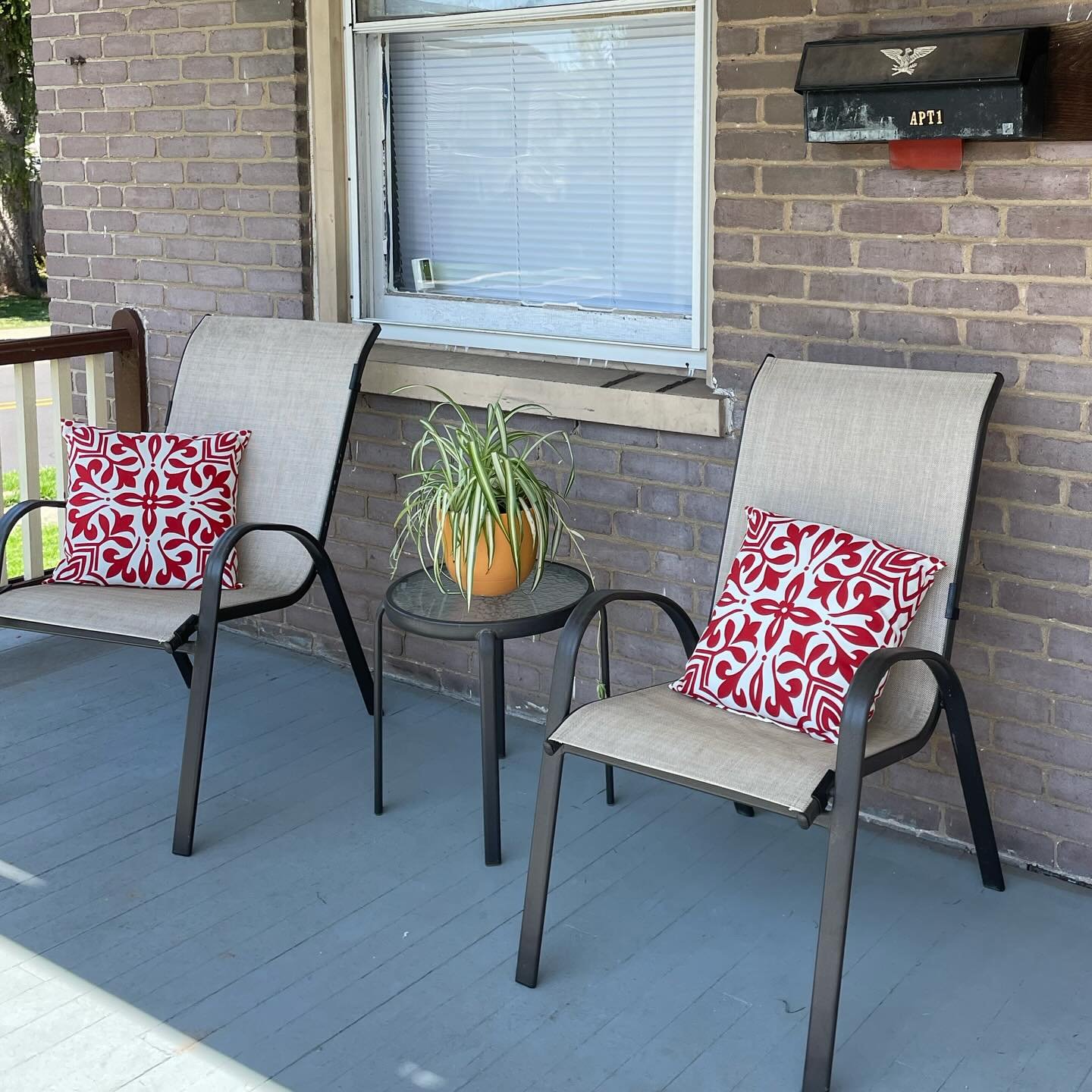 It&rsquo;s makes us so happy when there is an outdoor space and thankfully these outdoor chairs had been recently donated.  Matthew had the biggest smile when he came up the steps and saw these. 

#LoveForACause #VolunteerWithPurpose #MarvinsHomeHero