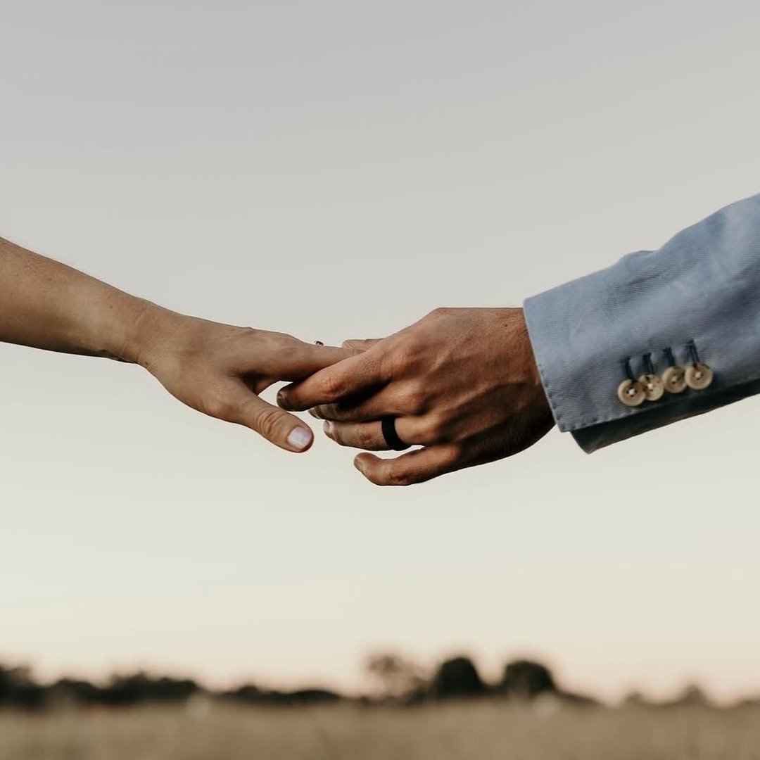 Elopements in the countryside at sunset are always going to be my favourite kind.
-Jekka - @naturallyjek.photography 
&bull;
@s_pidcock 
@yourstorycelebrant_ 
@motharmountainfarm