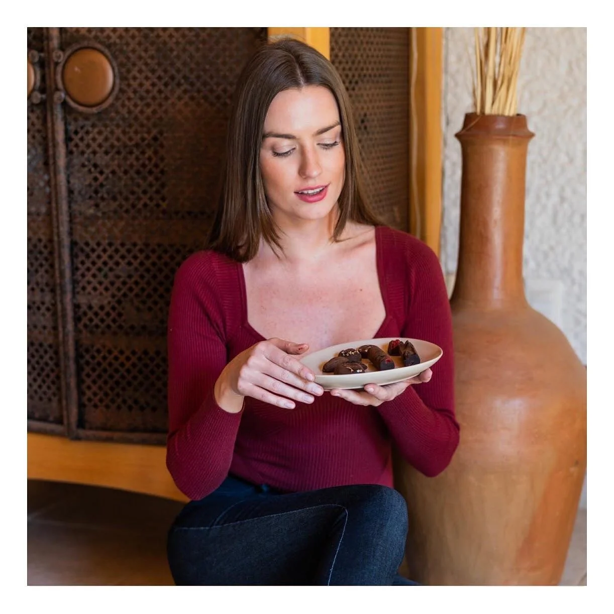 No es necesario buscar chocolate gourmet solo en Suiza, ya que el aut&eacute;ntico sabor se encuentra mucho m&aacute;s cerca de ti en eleBele.

Descubre nuestros chocolates con caracter&iacute;sticas especiales:

🌱 Veganos
🔒 #SinAz&uacute;car
🥛 #S