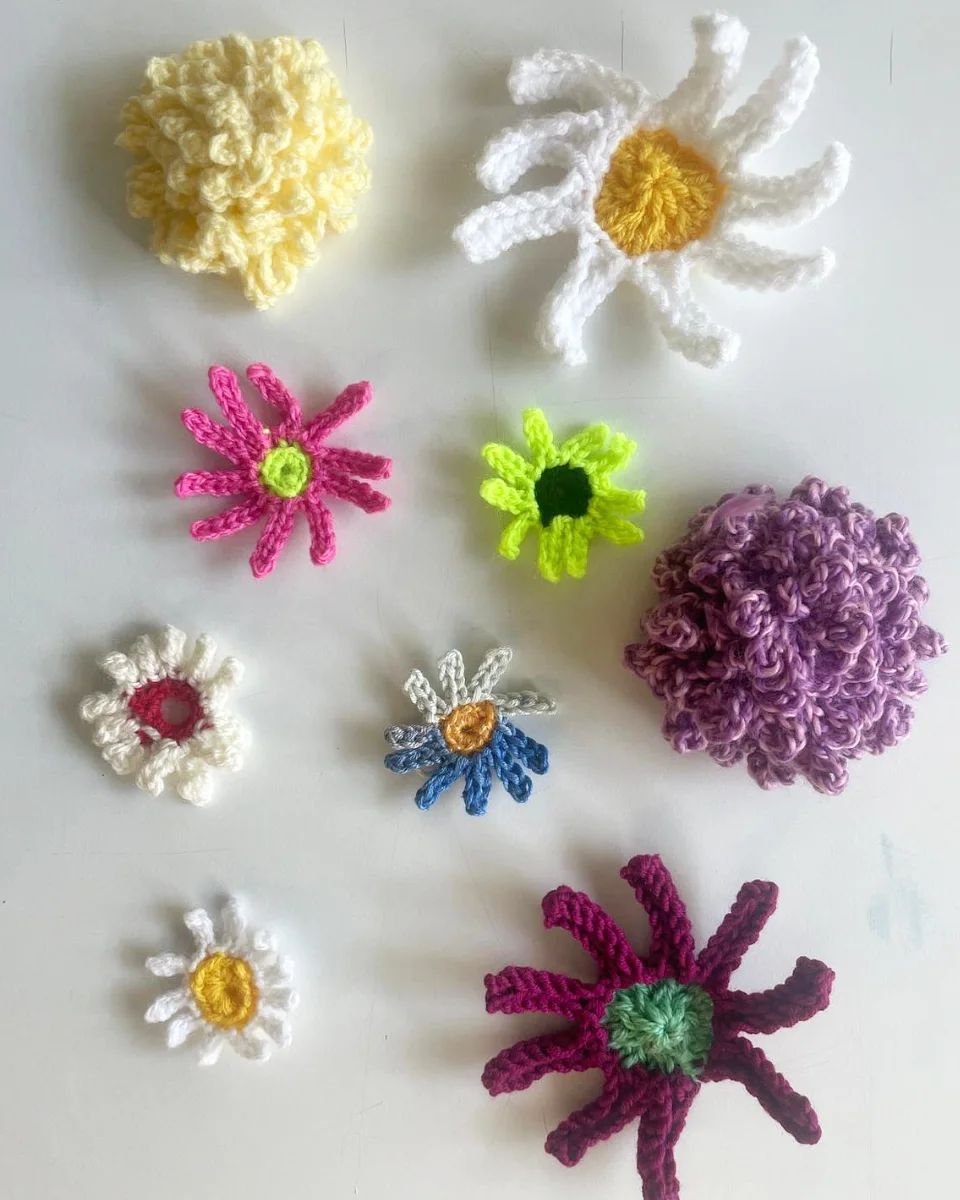 April showers bring May flowers 💐 
This month our textiles group is stretching their skills and learning how to make flowers. We can't wait for next week's bunch! 

#socialprescribing #creativehealth #creativityforall #textiles #crochetisgoodforyou 