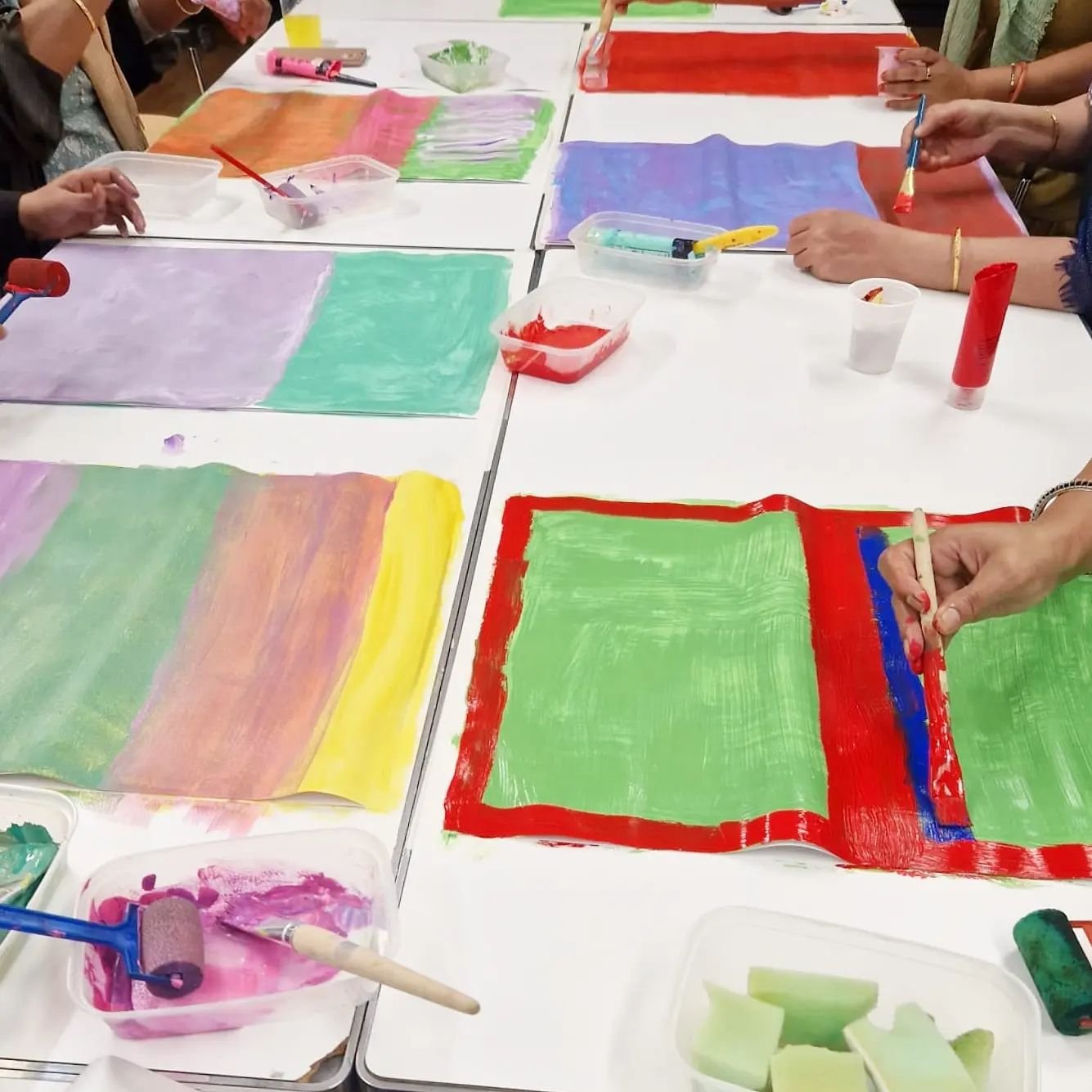 Today our Social Shapla group took inspiration from Rothko, and created their own abstract art pieces. 

I think they look great! 

#creativehealth #wemakecamden #socialprescribing #artsandhealth