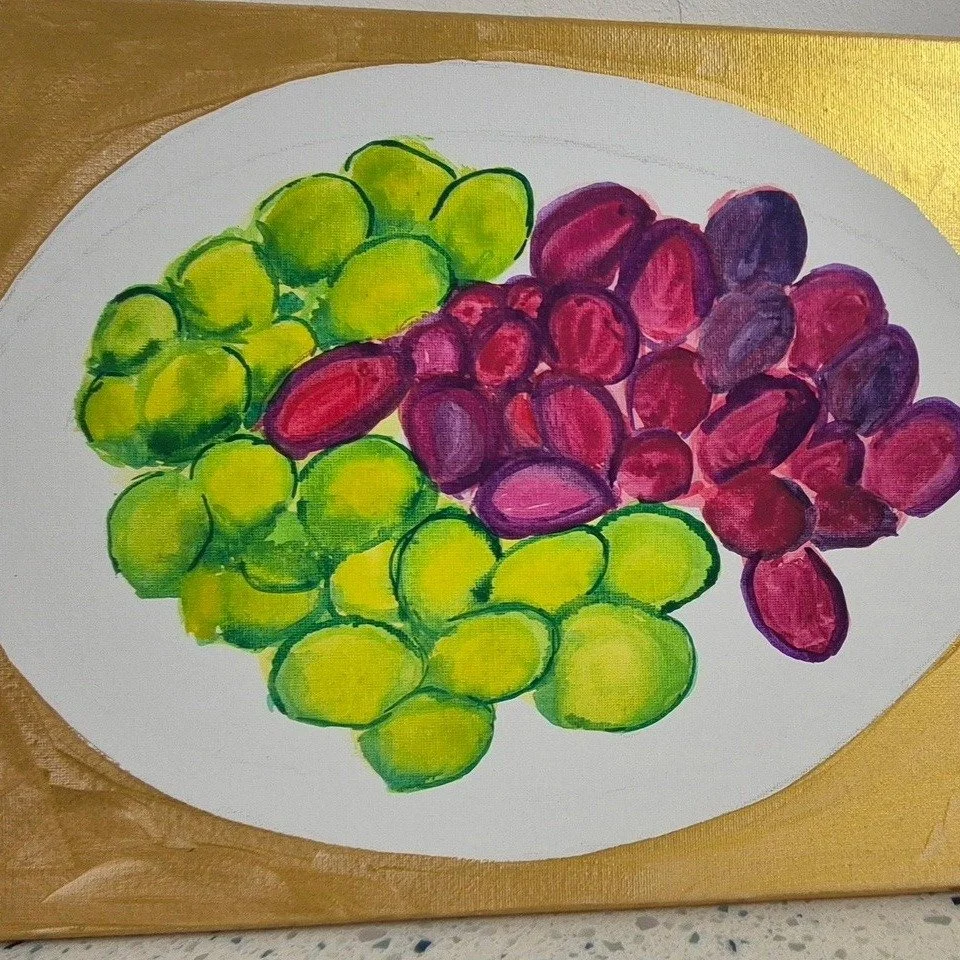 Let's slow down and get still...with some still life painting with Social Shapla 🍇
Grab your nearby bowl of fruitsand take a bite out of some creativity - the Social Shapla group will show you how. 
Still life paintings can be achieved by concentr