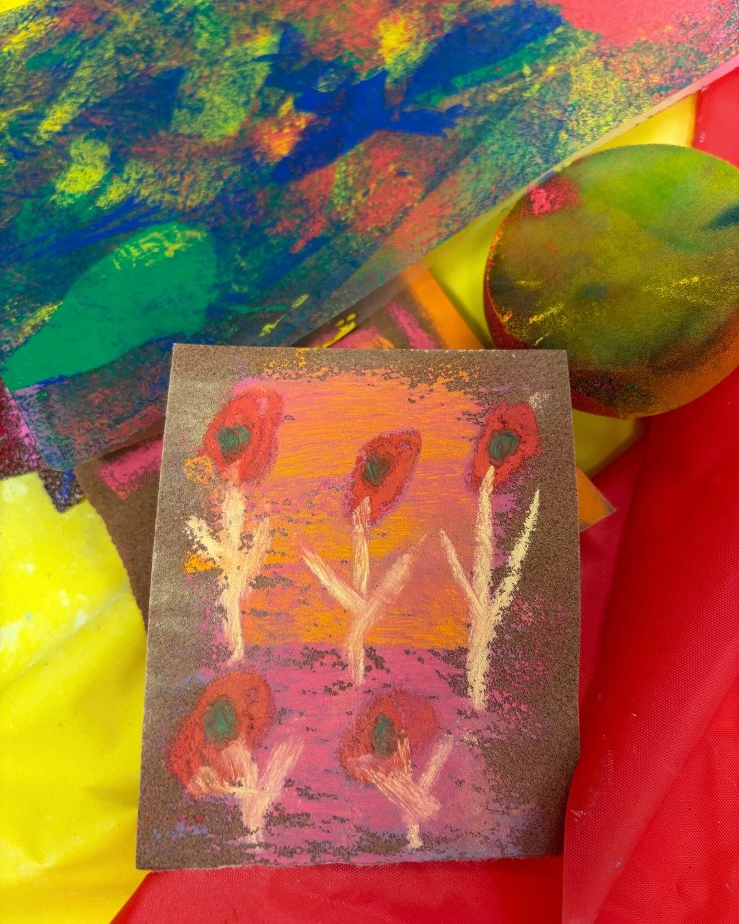 Last week, our @engage.here  artists experimented with mark-making, textural experimentations and sensorial imagination to form high-spirited mono prints 🌼 

Taking daily observations into their artworks, soft pastels were smudged into sandpaper and