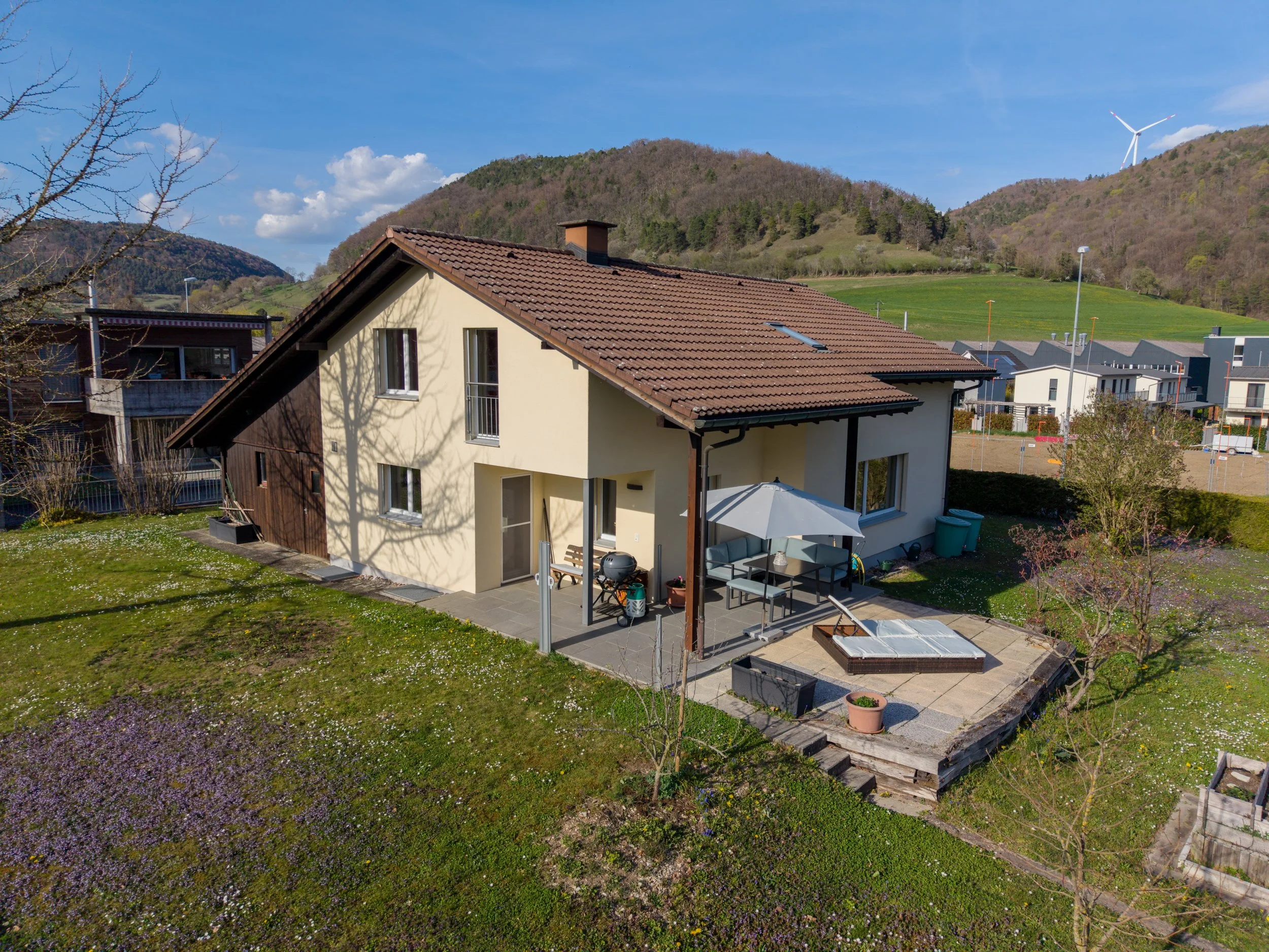 Familienfreundliches EFH mit Gartenidylle