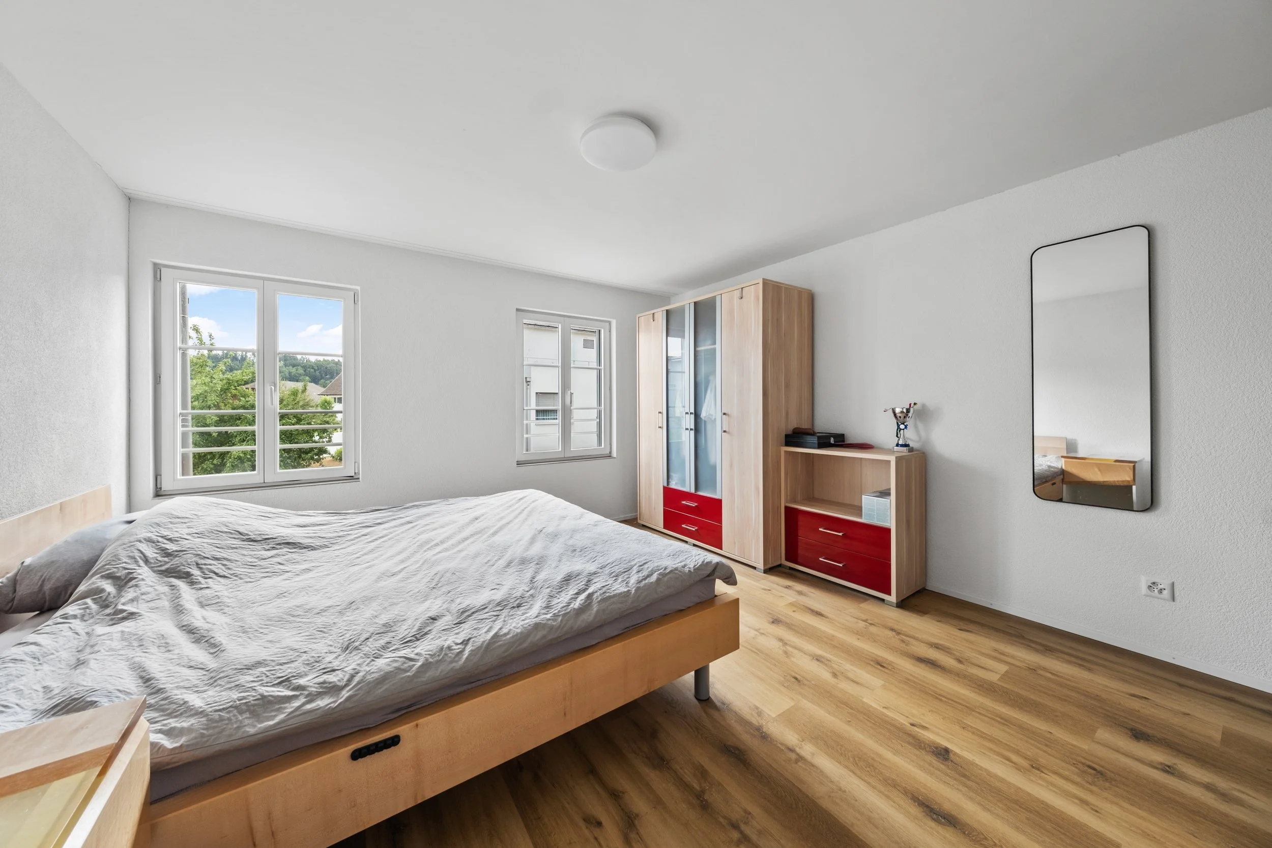 Schlafzimmer im 1. OG mit Ankleidebereich