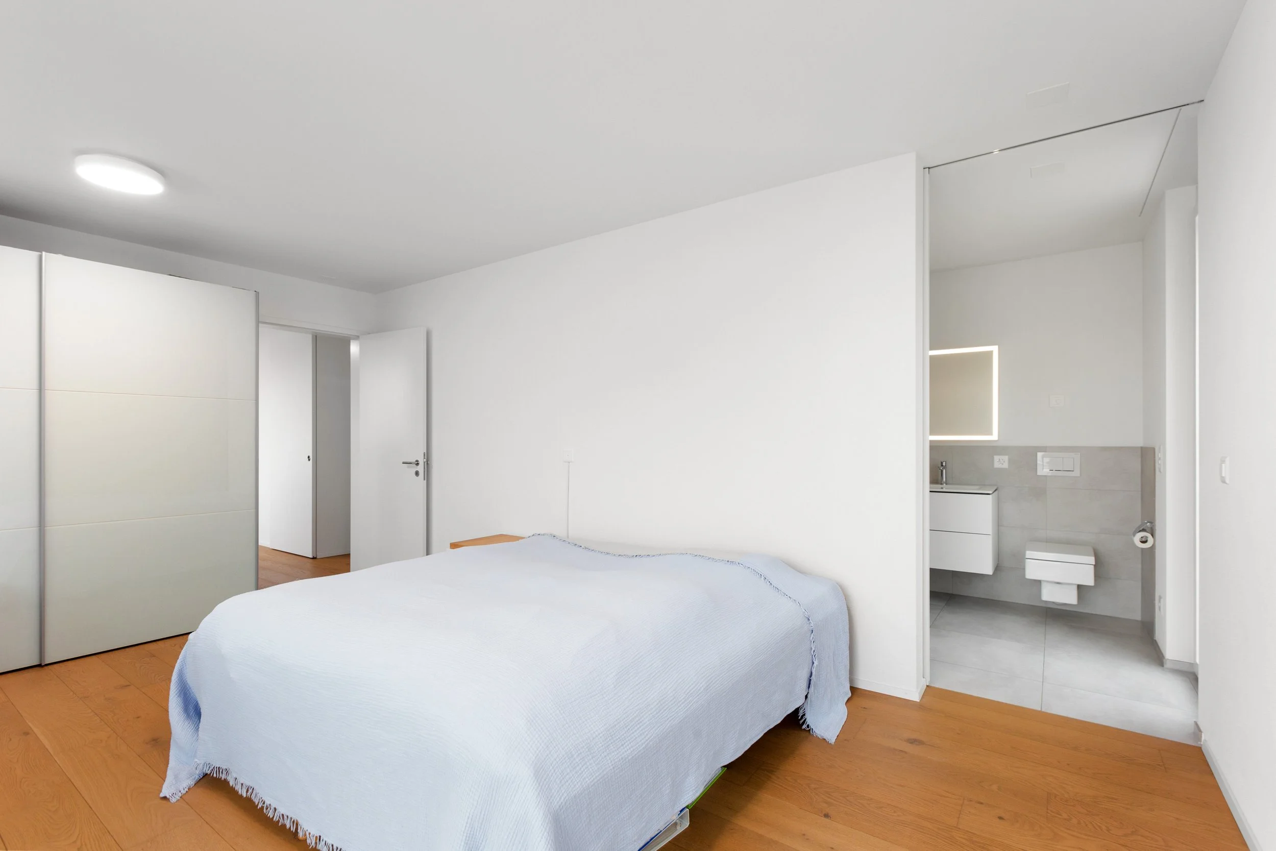 Schlafzimmer mit Bad ensuite