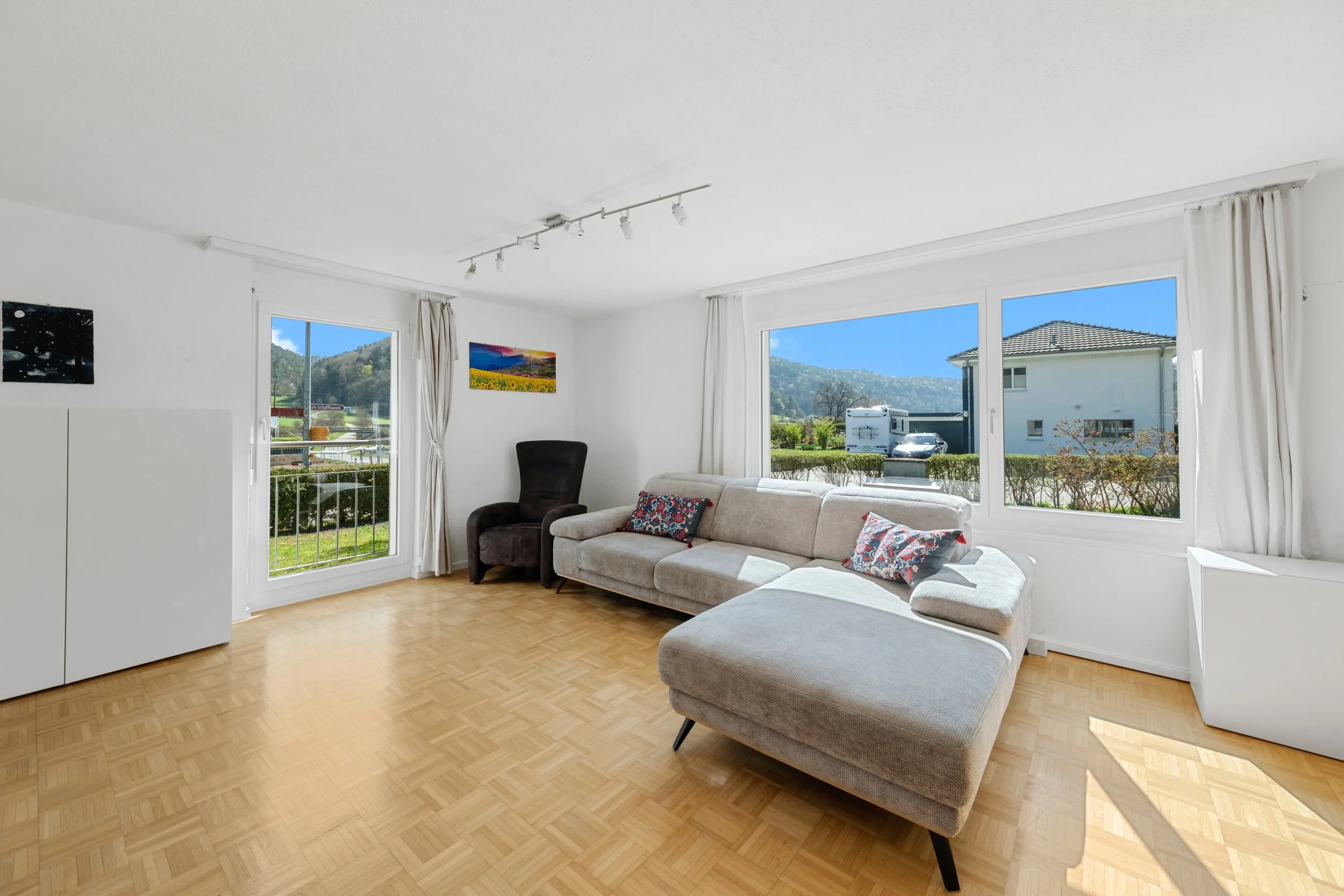 Wohnzimmer mit Klötzliparkett