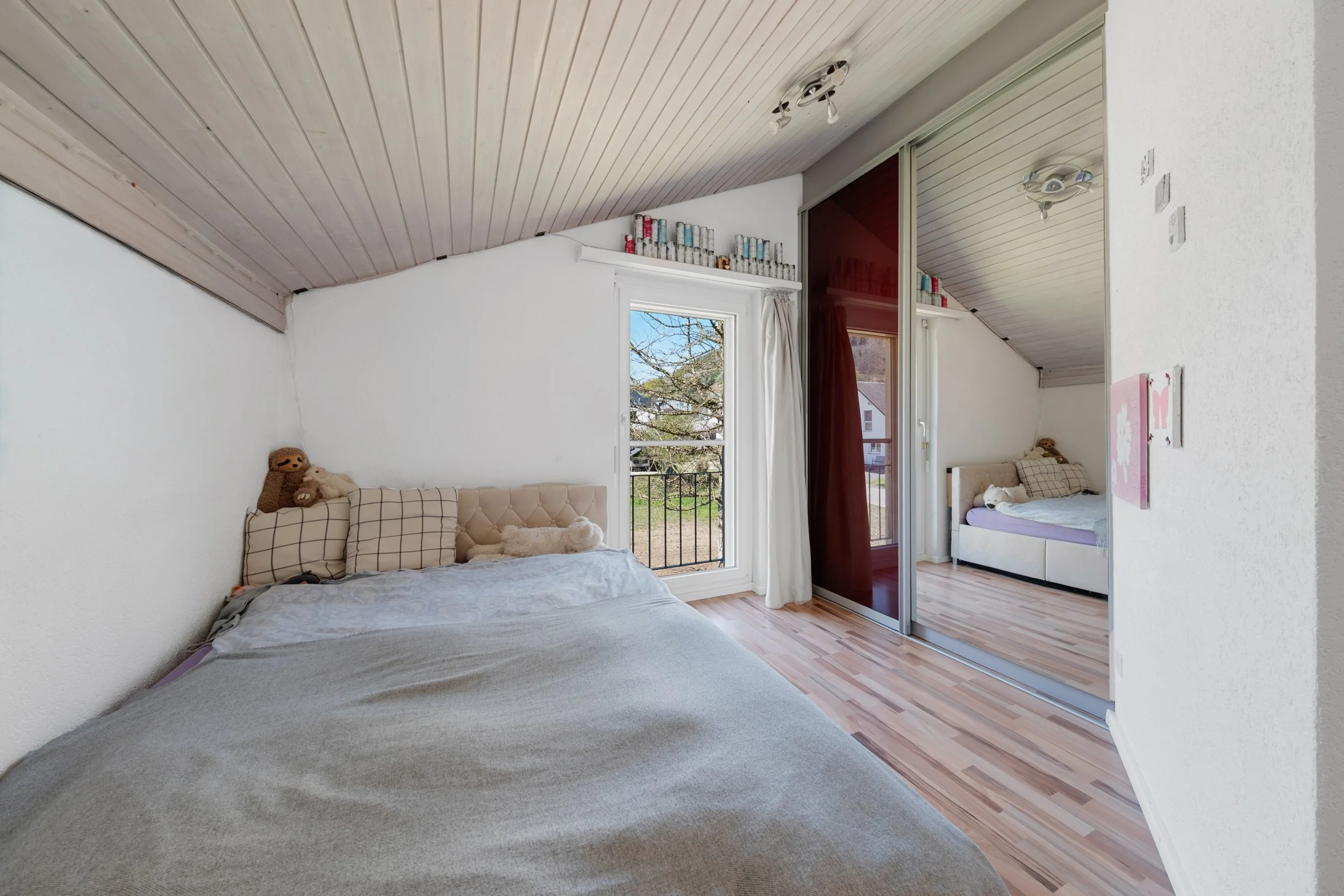 Zimmer mit Einbauschrank