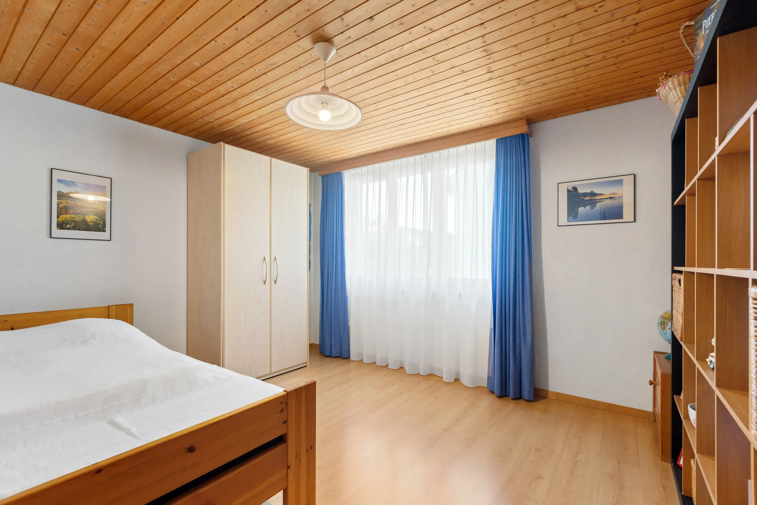 Zimmer mit Laminat