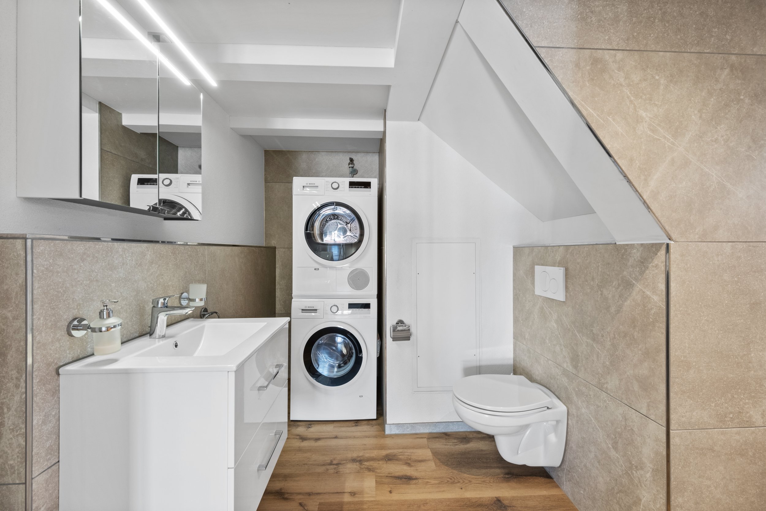 Badezimmer im DG