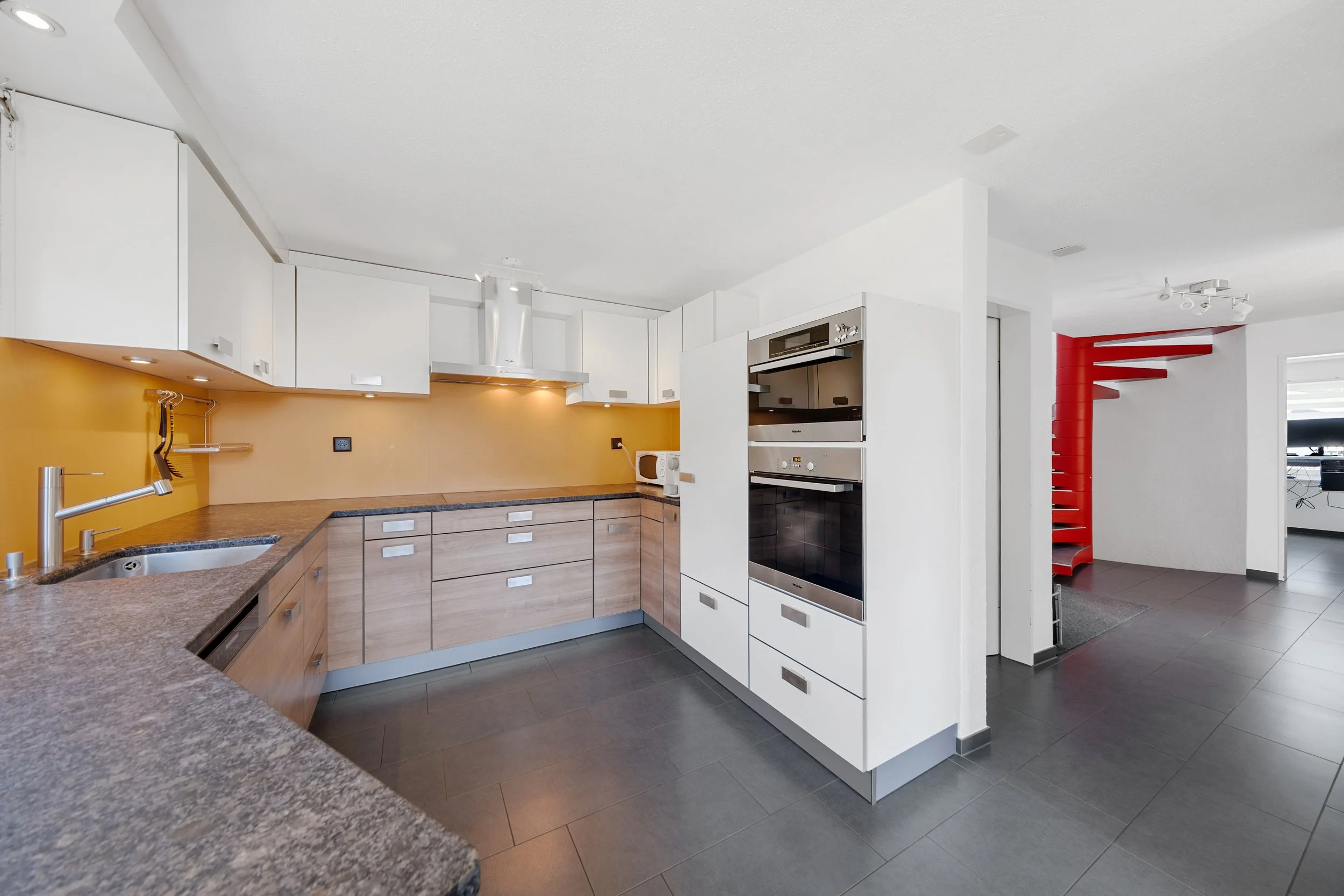 Offene und hochwertige Küche