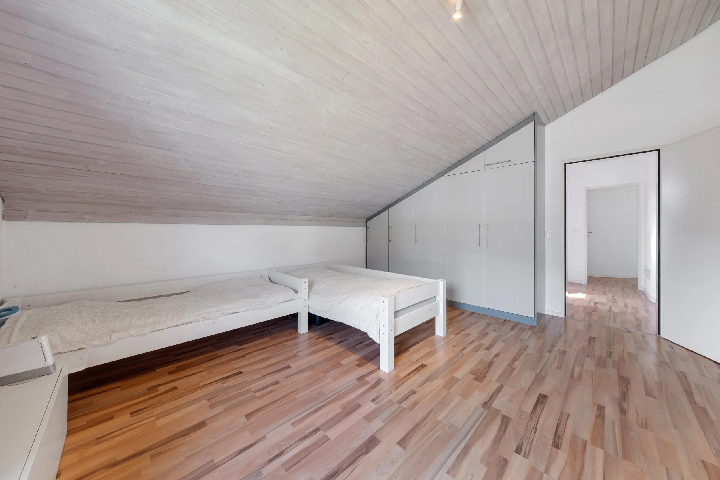 Zimmer mit Einbauschrank